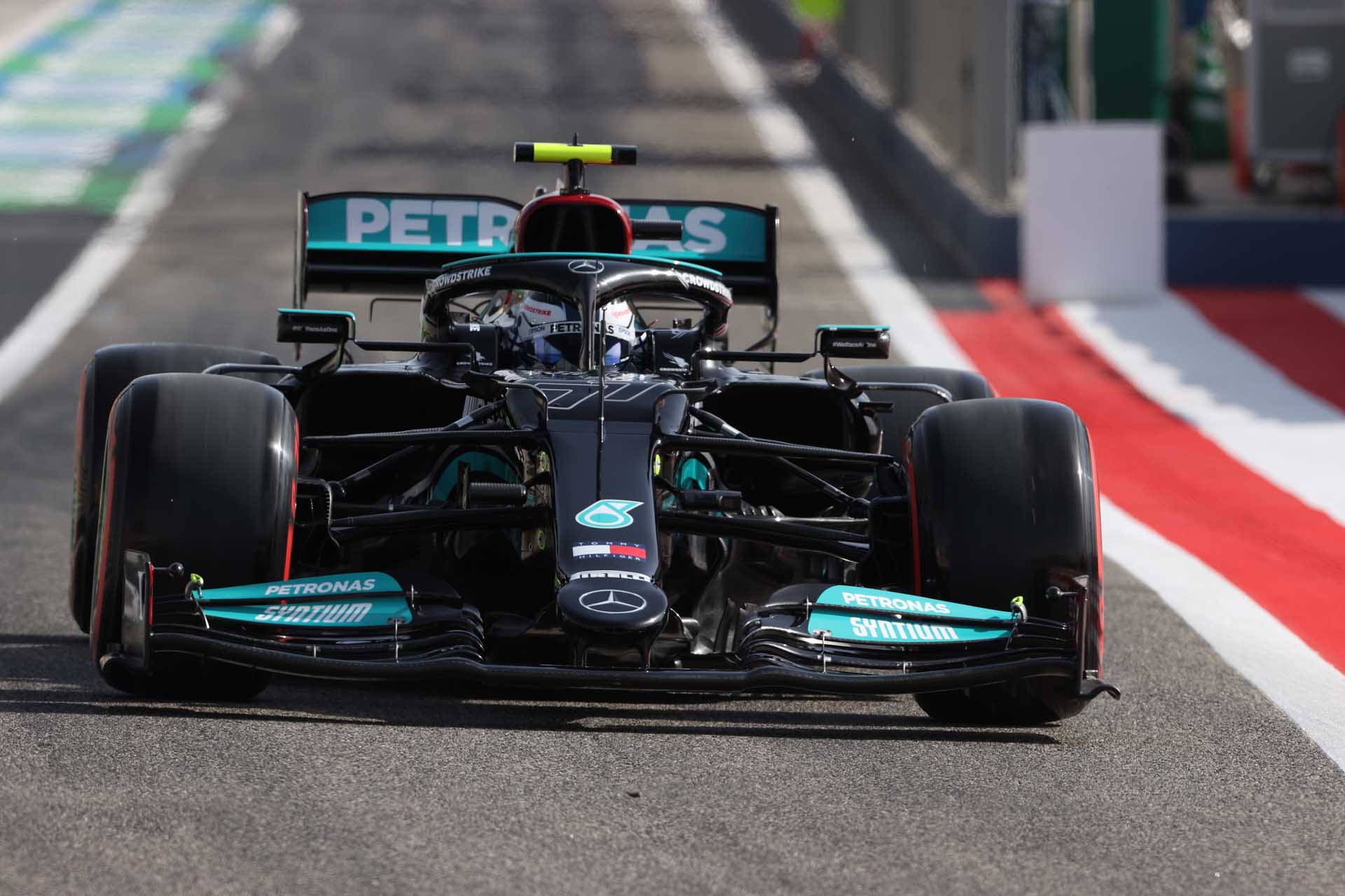 Bottas a la cabeza, Leclerc rompiendo el coche, Verstappen apenas volando – F1VILÁG.HU