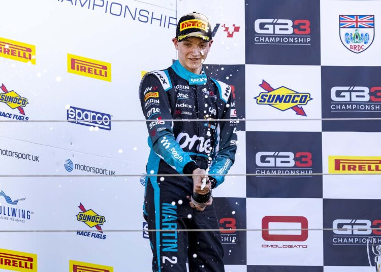 Szenzációs bemutatkozás: dobogóval kezdett Molnár Martin a brit F3-ban