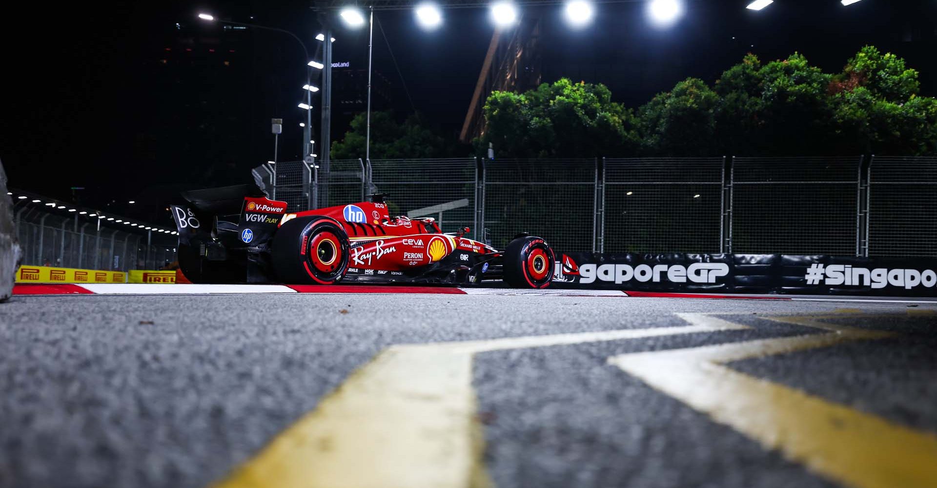 16 LECLERC Charles (mco), Scuderia Ferrari SF-24, action during the Formula 1 Singapore Grand Prix 2024, 18th round of the 2024 Formula One World Championship from September 20 to 22, 2024 on the Marina Bay Circuit, in Singapore, Singapore - Photo Florent Gooden / DPPI