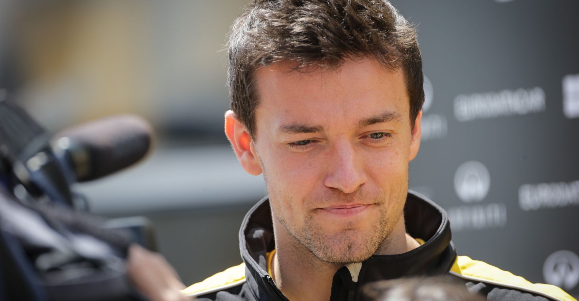 Jolyon Palmer (GBR) Renault Sport F1 Team with the media.
Spanish Grand Prix, Thursday 11th May 2017. Barcelona, Spain.