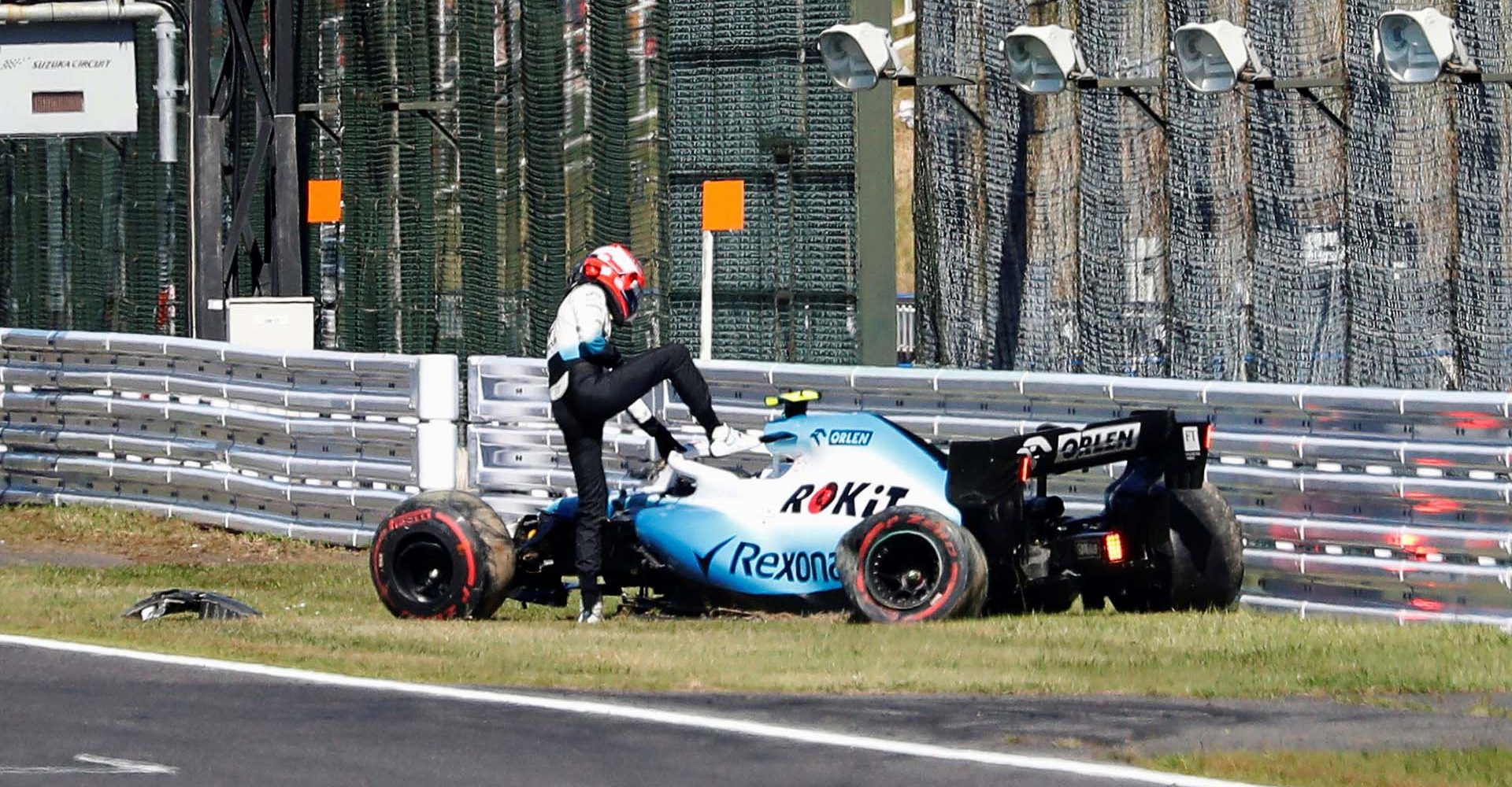 Formula One F1 - Japanese Grand Prix - Suzuka Circuit, Suzuka, Japan - October 13, 2019  Williams' Robert Kubica gets off from his machine after crashing during qualifying  REUTERS/Kim Hong-Ji/Pool