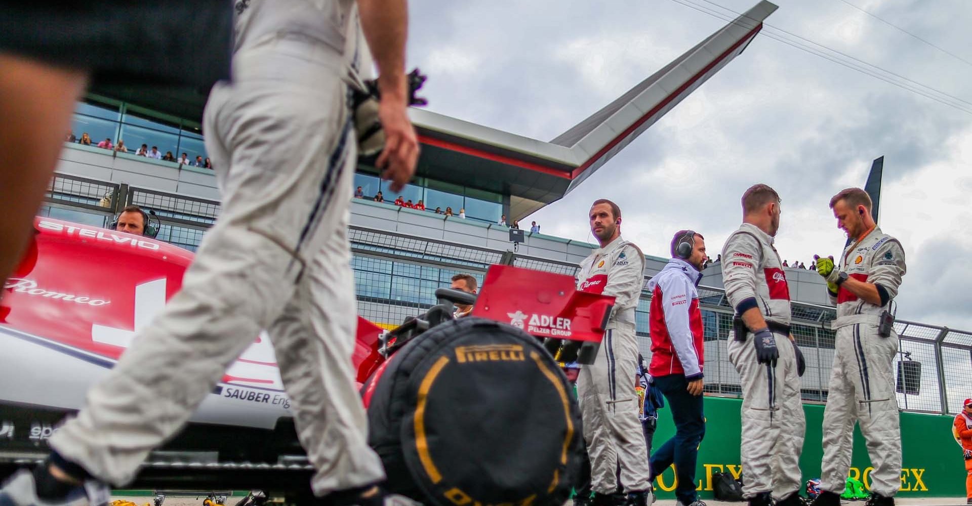 Alfa Romeo Racing Team, starting grid, grille de depart, ambiance during the 2019 Formula One World Championship, Grand Prix of England from july 11 to 14,  in Silverstone, Great Britain - Photo Antonin Vincent / DPPI tyre blankets