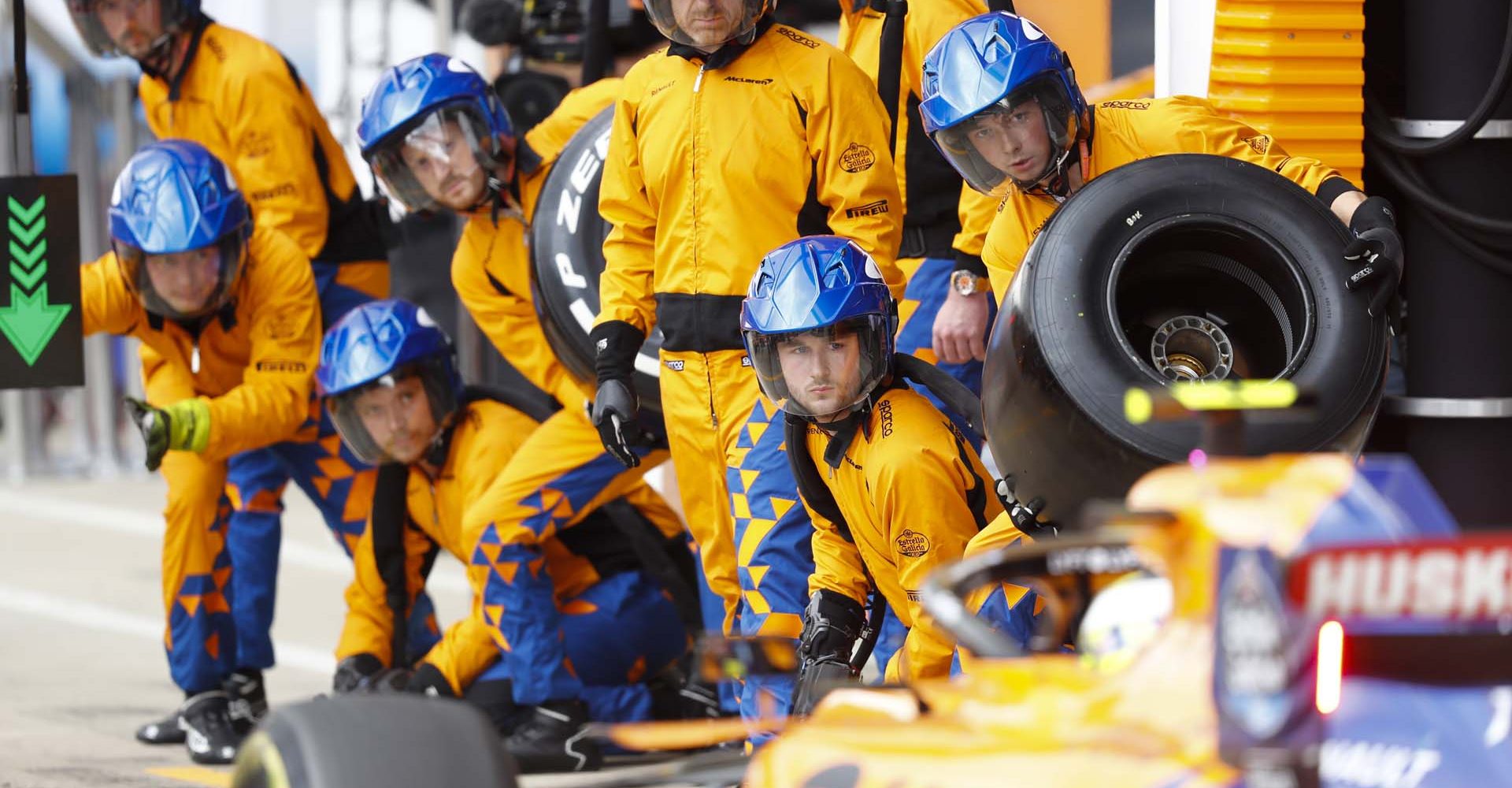 Lando Norris, McLaren MCL34, makes a pit stop