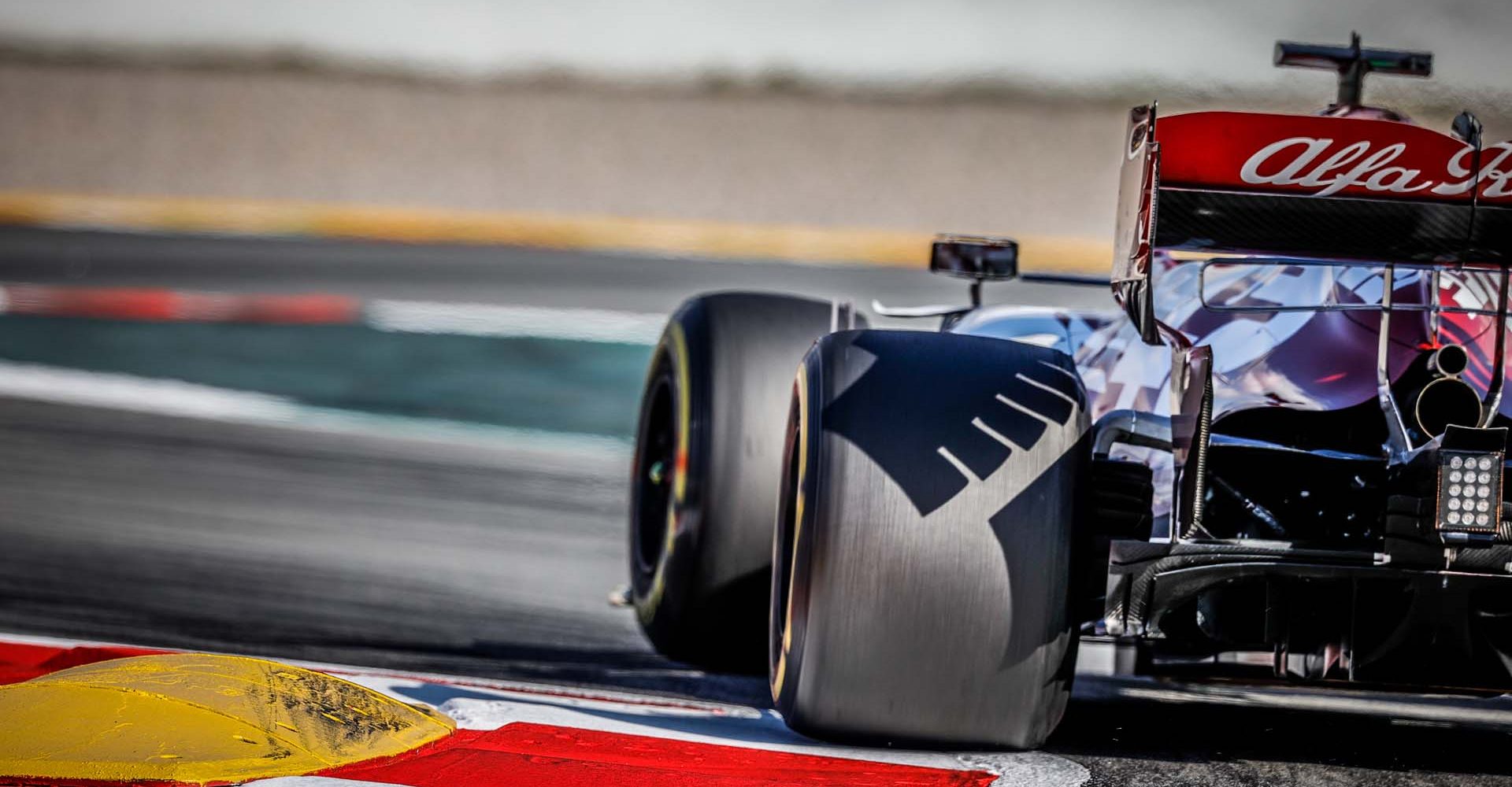 99 GIOVINAZZI Antonio (ita), Alfa Romeo Racing C39, action  during the first session of the Formula 1 Pre-season testing 2020 from February 19 to 21, 2020 on the Circuit de Barcelona-Catalunya, in Montmelo, Barcelona, Spain - Photo Frederic Le Floc'h / DPPI