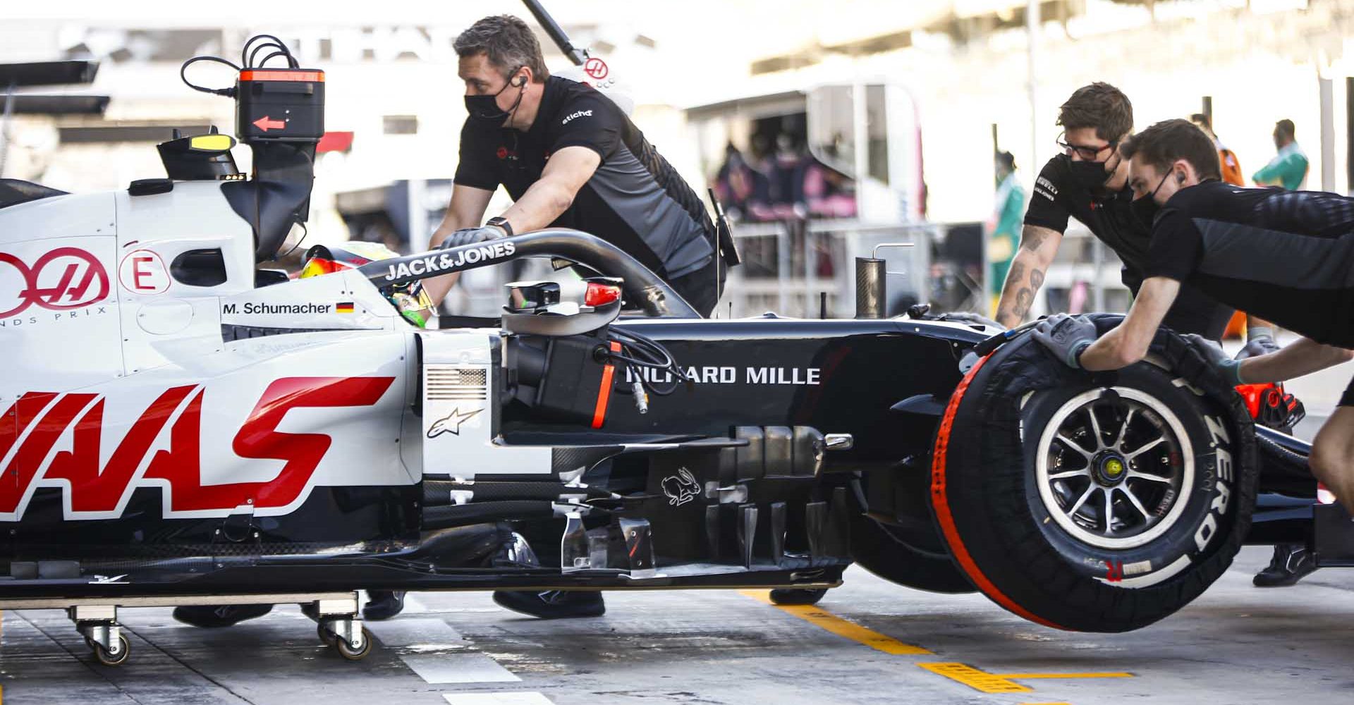 YAS MARINA CIRCUIT, UNITED ARAB EMIRATES - DECEMBER 11: Mick Schumacher, Haas VF-20, is returned to the garage during the Abu Dhabi GP at Yas Marina Circuit on Friday December 11, 2020 in Abu Dhabi, United Arab Emirates. (Photo by Andy Hone / LAT Images)