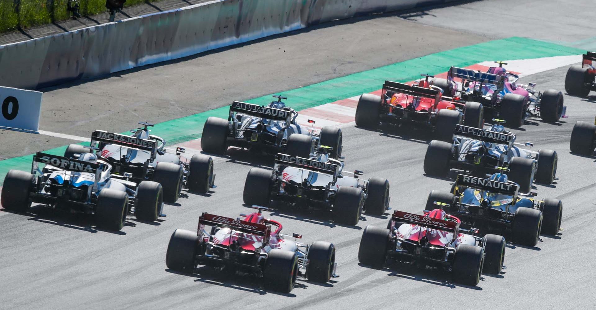 Start of the race, 99 GIOVINAZZI Antonio (ita), Alfa Romeo Racing C39, 77 BOTTAS Valtteri (fin), Mercedes AMG F1 GP W11 Hybrid EQ Power+, action during the Formula 1 Rolex Grosser Preis von Osterreich 2020, Austrian Grand Prix from July 02 to 05, 2020 on the Red Bull Ring, in Spielberg, Austria - Photo Florent Gooden / DPPI