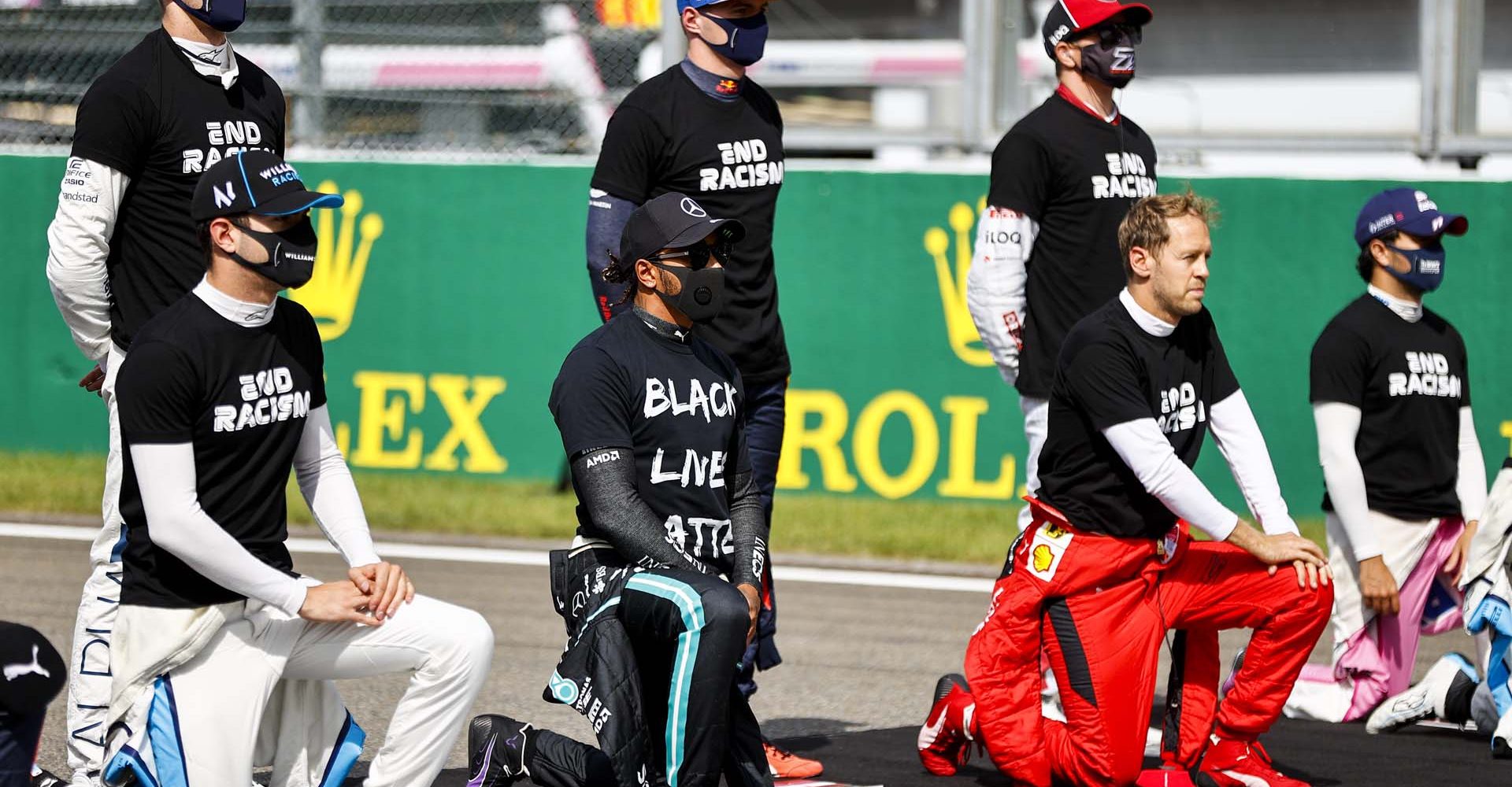 2020 Belgian Grand Prix, Sunday - LAT Images Lewis Hamilton taking a knee Mercedes