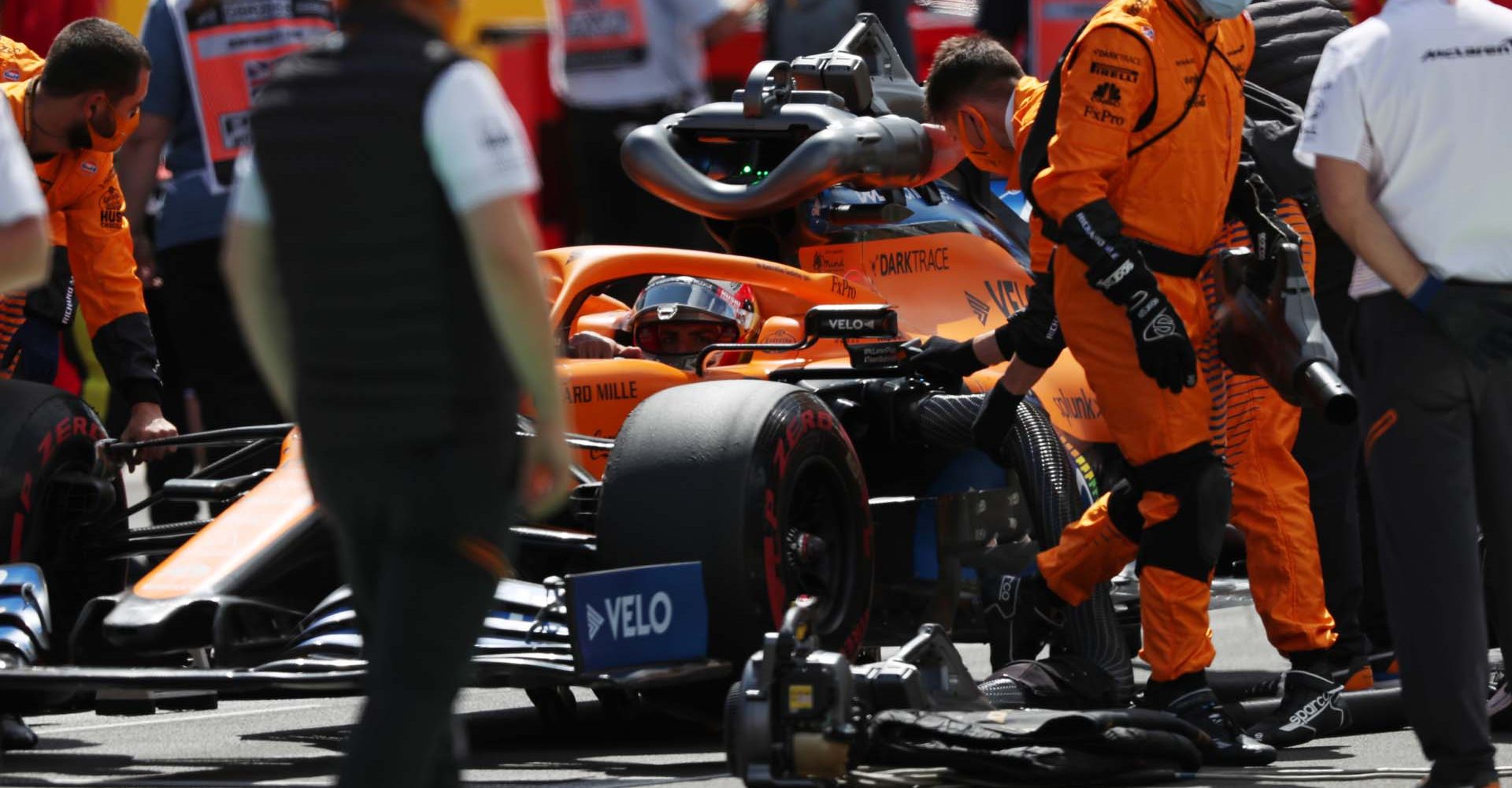 Carlos Sainz, McLaren MCL35, on the grid with his mechanics