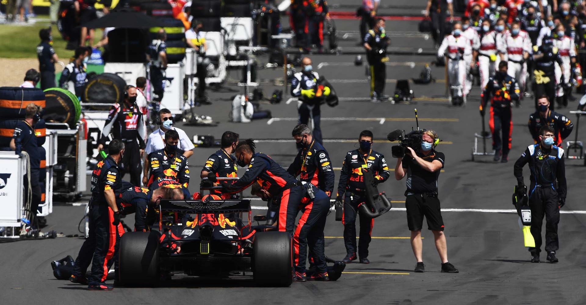 NORTHAMPTON, ENGLAND - AUGUST 02: Red Bull Racing team members prepare on the grid before the F1 Grand Prix of Great Britain at Silverstone on August 02, 2020 in Northampton, England. (Photo by Rudy Carezzevoli/Getty Images)