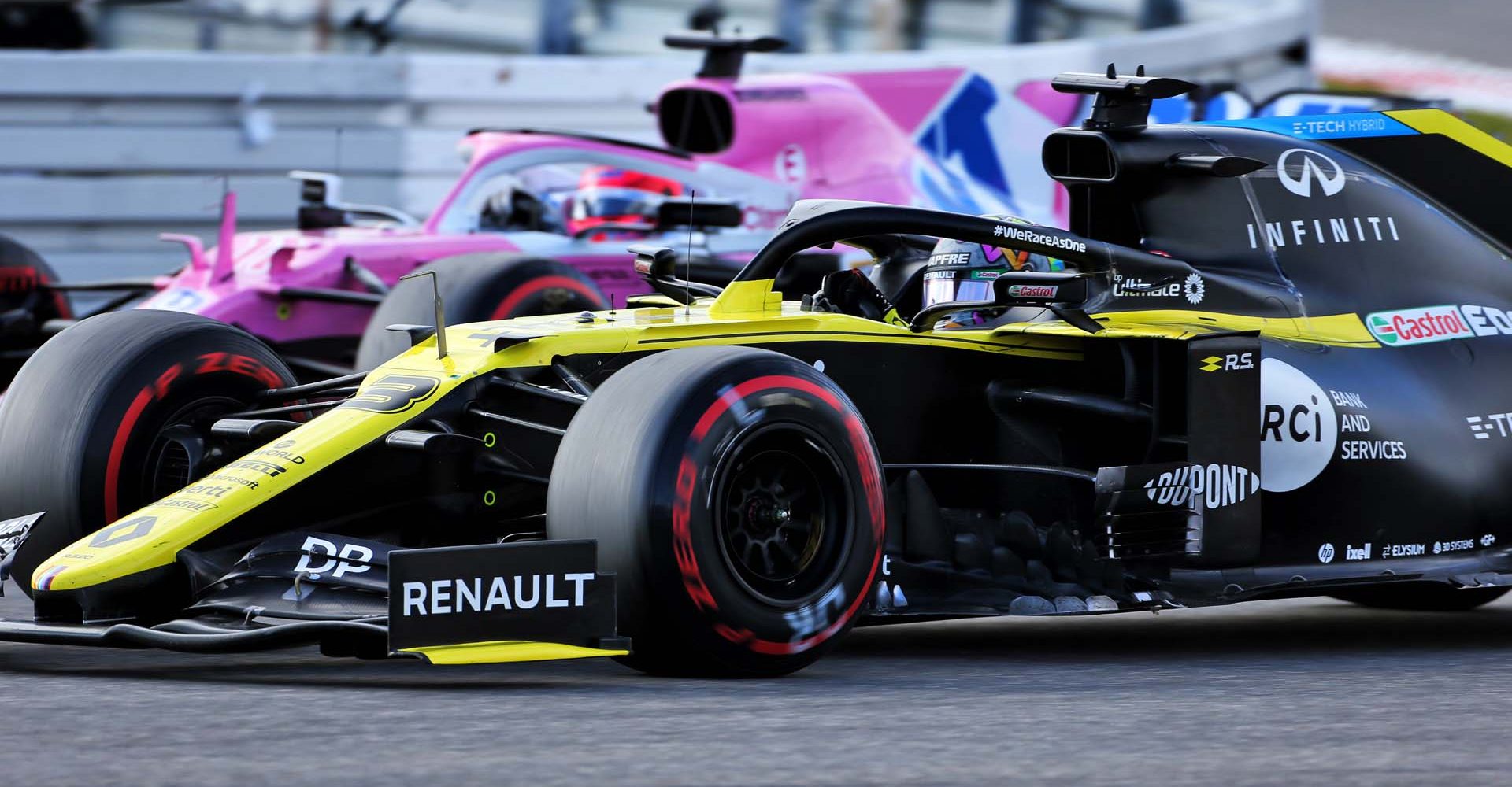 Daniel Ricciardo (AUS) Renault F1 Team RS20 and Sergio Perez (MEX) Racing Point F1 Team RP19 battle for position.
Eifel Grand Prix, Sunday 11th October 2020. Nurbugring, Germany.