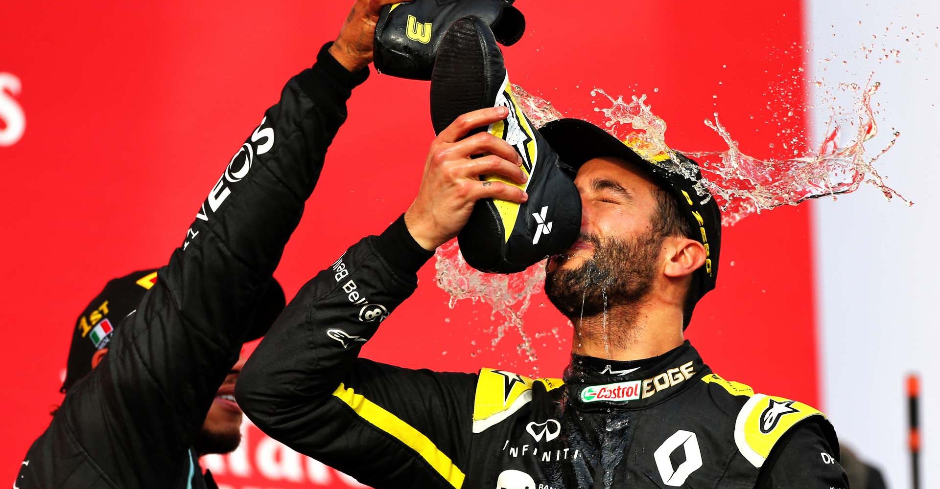 Daniel Ricciardo (AUS) Renault F1 Team celebrates his third position on the podium with race winner Lewis Hamilton (GBR) Mercedes AMG F1.
Emilia Romagna Grand Prix, Sunday 1st November 2020. Imola, Italy.