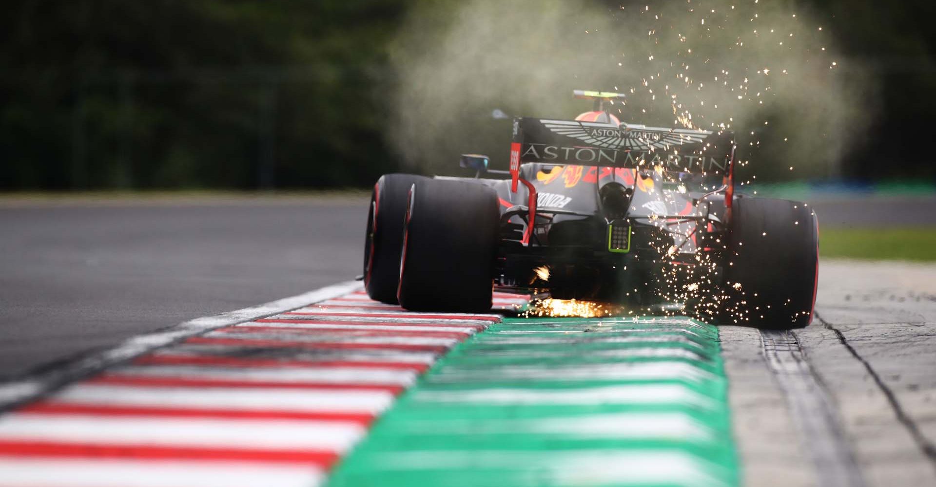 BUDAPEST, HUNGARY - JULY 18: Alexander Albon of Thailand driving the (23) Aston Martin Red Bull Racing RB16 on track during qualifying for the F1 Grand Prix of Hungary at Hungaroring on July 18, 2020 in Budapest, Hungary. (Photo by Mark Thompson/Getty Images) // Getty Images / Red Bull Content Pool  // AP-24NV476DS1W11 // Usage for editorial use only //