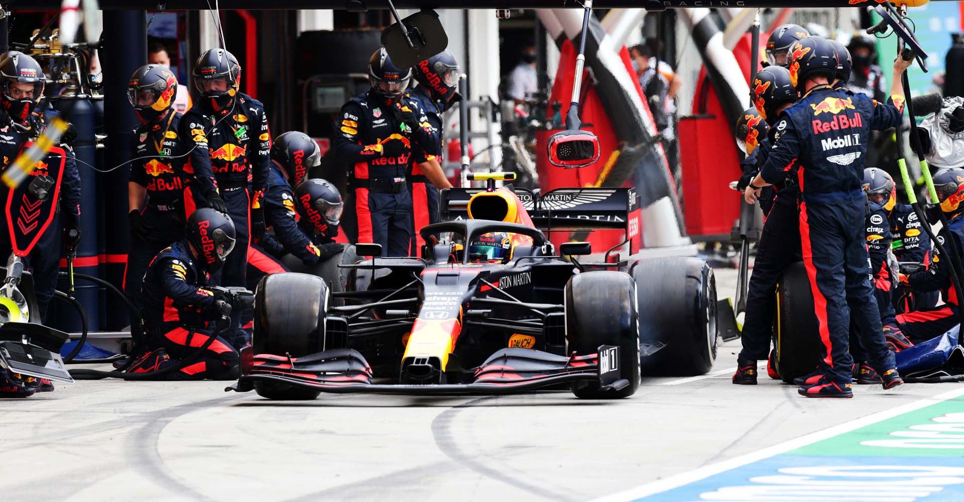 BUDAPEST, HUNGARY - JULY 19: Alexander Albon of Thailand driving the (23) Aston Martin Red Bull Racing RB16 makes a pitstop during the Formula One Grand Prix of Hungary at Hungaroring on July 19, 2020 in Budapest, Hungary. (Photo by Peter Fox/Getty Images) // Getty Images / Red Bull Content Pool  // AP-24P7HG6D92111 // Usage for editorial use only //