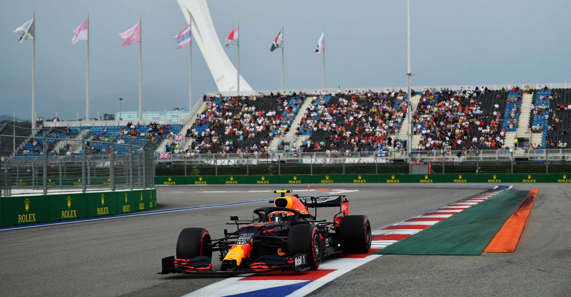 SOCHI, RUSSIA - SEPTEMBER 26: Alexander Albon of Thailand driving the (23) Aston Martin Red Bull Racing RB16 on track during qualifying ahead of the F1 Grand Prix of Russia at Sochi Autodrom on September 26, 2020 in Sochi, Russia. (Photo by Dan Mullan/Getty Images)