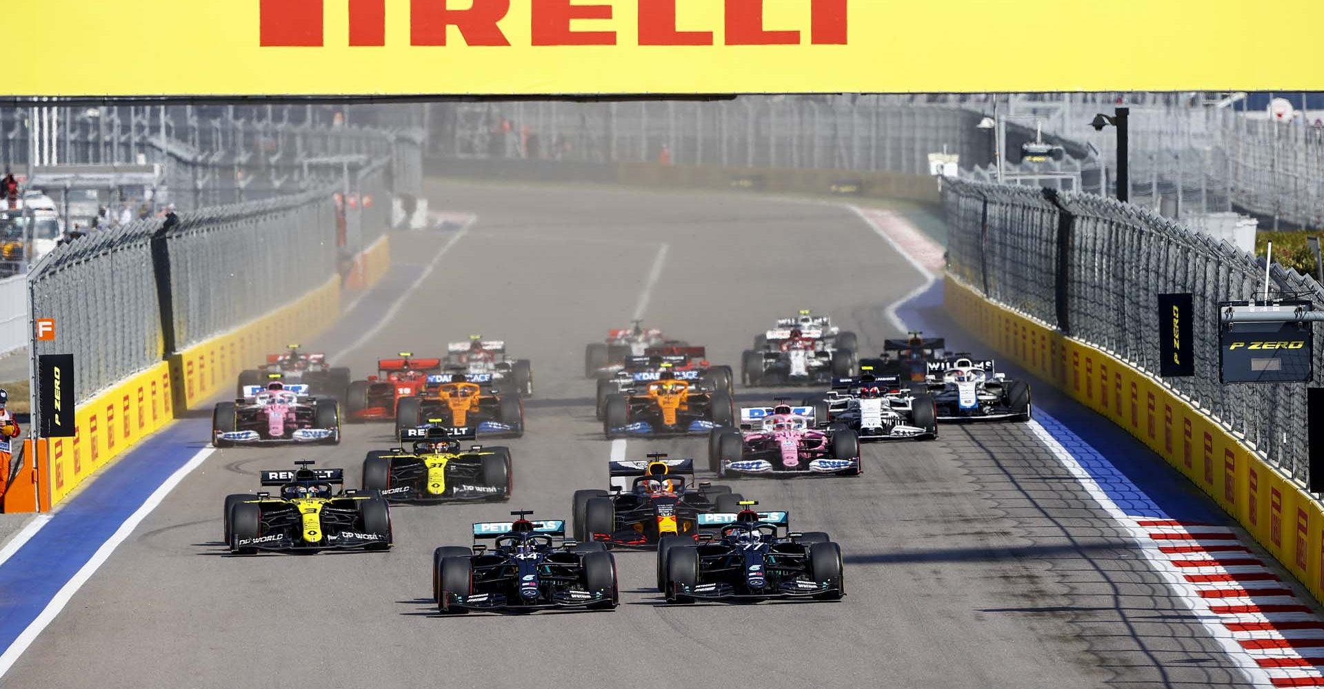 2020 Russian Grand Prix, Sunday - LAT Images Russian Grand Prix start