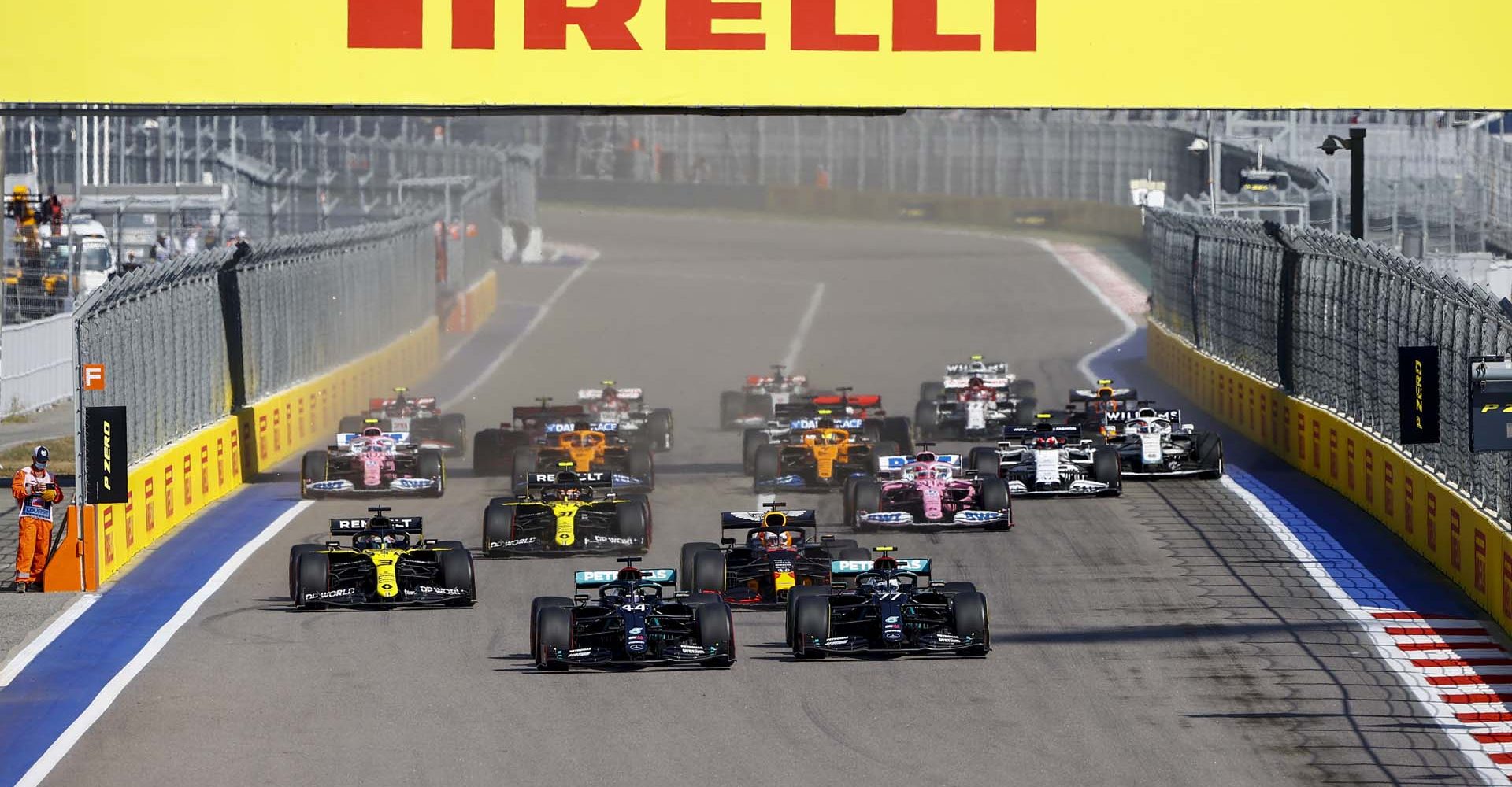 SOCHI AUTODROM, RUSSIAN FEDERATION - SEPTEMBER 27: Lewis Hamilton, Mercedes F1 W11 EQ Performance leads Valtteri Bottas, Mercedes F1 W11 EQ Performance, Max Verstappen, Red Bull Racing RB16 and Daniel Ricciardo, Renault R.S.20 at the start of the race during the Russian GP at Sochi Autodrom on Sunday September 27, 2020 in Sochi, Russian Federation. (Photo by Andy Hone / LAT Images)