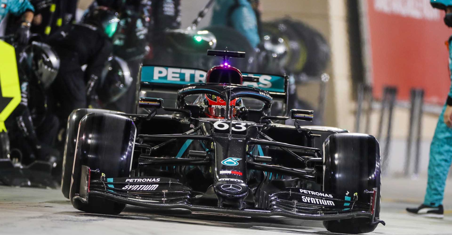 2020 Sakhir Grand Prix, Sunday – LAT Images George Russell Mercedes pitstop