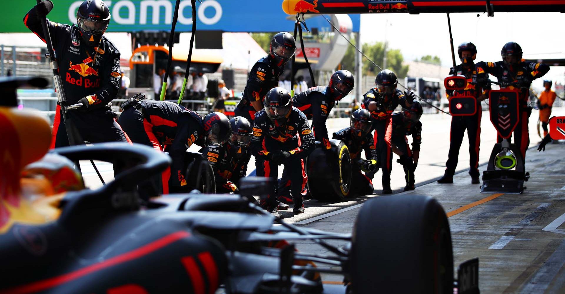 BARCELONA, SPAIN - AUGUST 16: Max Verstappen of the Netherlands driving the (33) Aston Martin Red Bull Racing RB16 makes a pitstop during the F1 Grand Prix of Spain at Circuit de Barcelona-Catalunya on August 16, 2020 in Barcelona, Spain. (Photo by Mark Thompson/Getty Images)