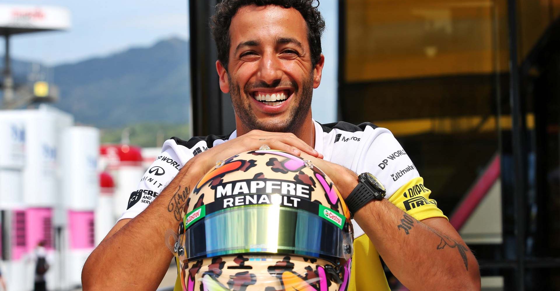 Daniel Ricciardo (AUS) Renault F1 Team with his helmet.
Tuscan Grand Prix, Thursday 10th September 2020. Mugello Italy.