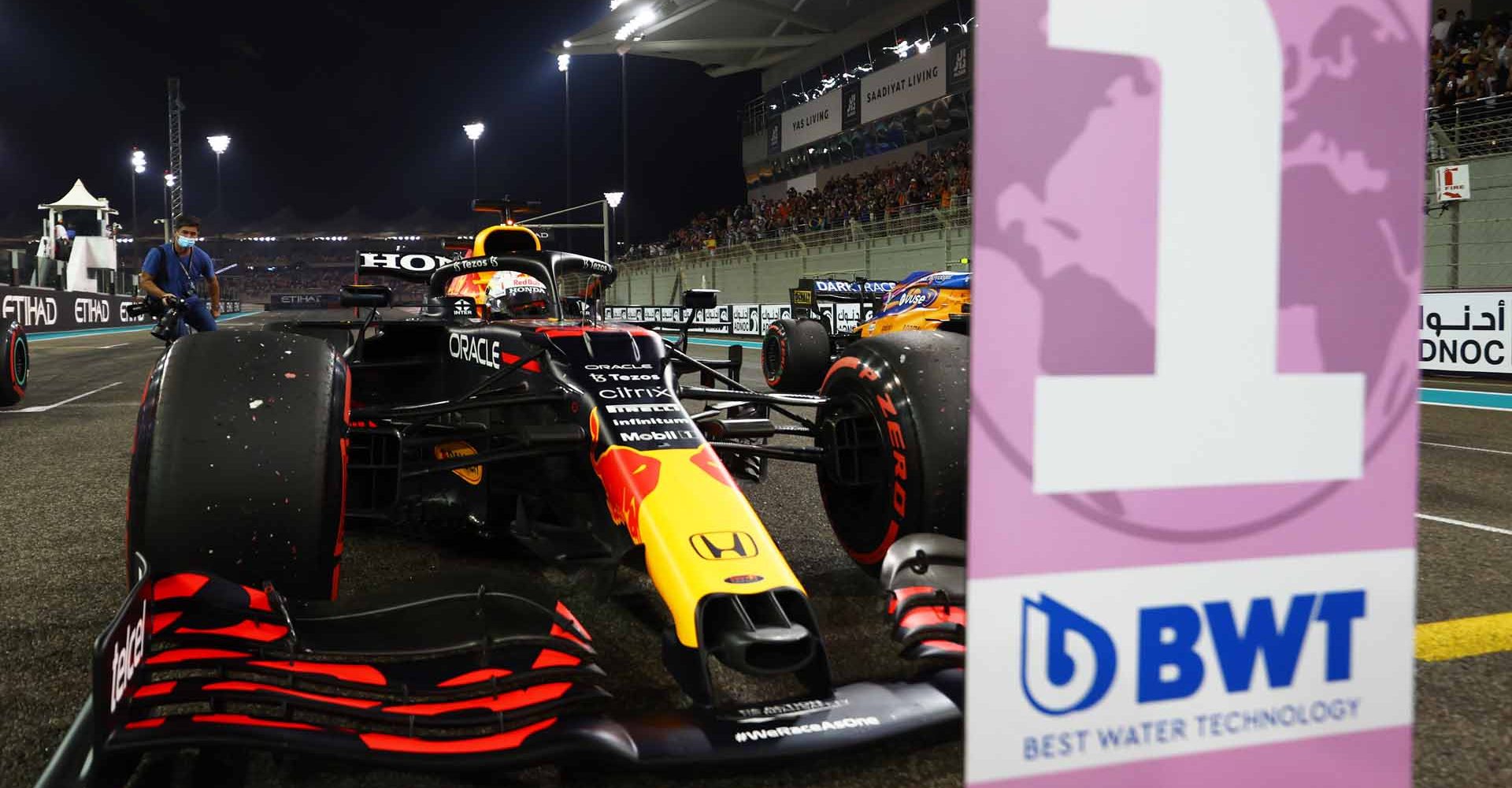 ABU DHABI, UNITED ARAB EMIRATES - DECEMBER 11: Pole position qualifier Max Verstappen of Netherlands and Red Bull Racing stops≈ in parc ferme  during qualifying ahead of the F1 Grand Prix of Abu Dhabi at Yas Marina Circuit on December 11, 2021 in Abu Dhabi, United Arab Emirates. (Photo by Mark Thompson/Getty Images)