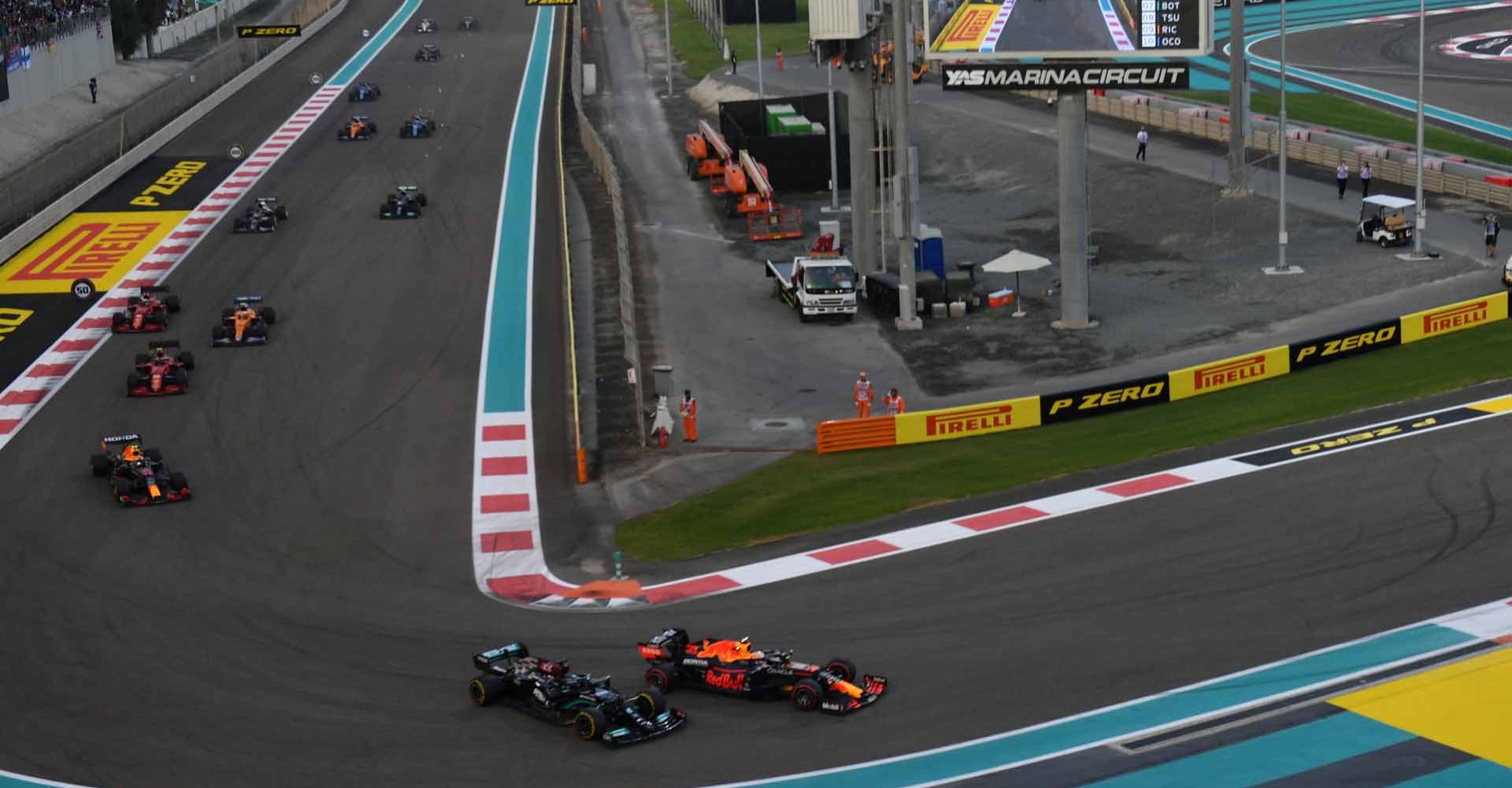 YAS MARINA CIRCUIT, UNITED ARAB EMIRATES - DECEMBER 12: Max Verstappen, Red Bull Racing RB16B, battles with Sir Lewis Hamilton, Mercedes W12, on the opening lap during the Abu Dhabi GP at Yas Marina Circuit on Sunday December 12, 2021 in Abu Dhabi, United Arab Emirates. (Photo by Simon Galloway / LAT Images)