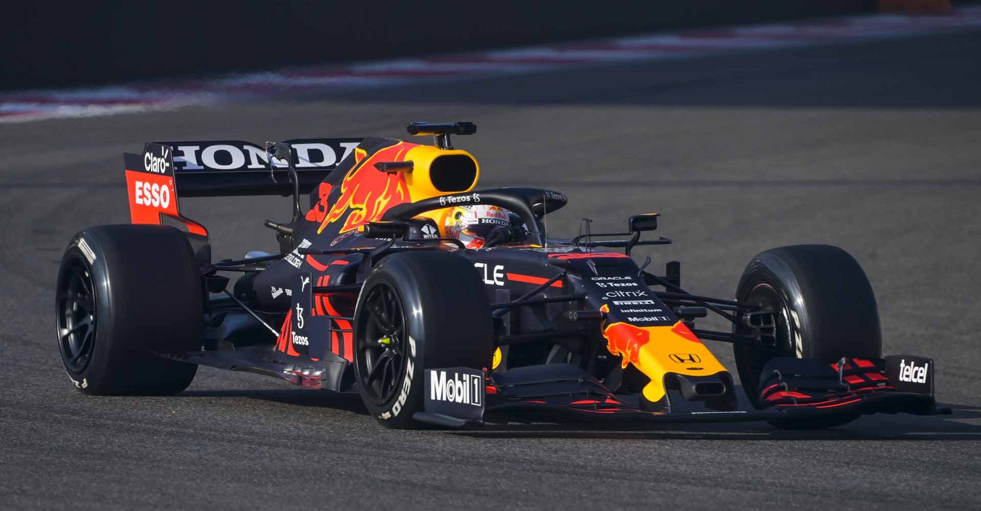 YAS MARINA CIRCUIT, UNITED ARAB EMIRATES - DECEMBER 14: Max Verstappen, Red Bull Racing RB16B during the Abu Dhabi November testing at Yas Marina Circuit on Tuesday December 14, 2021 in Abu Dhabi, United Arab Emirates. (Photo by Mark Sutton / LAT Images)