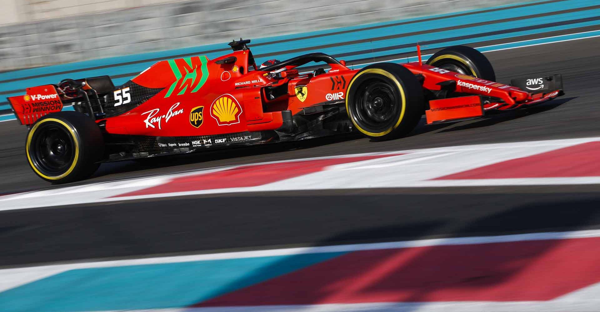 YAS MARINA CIRCUIT, UNITED ARAB EMIRATES - DECEMBER 15: Carlos Sainz, Ferrari SF90 Mule during the Abu Dhabi November testing at Yas Marina Circuit on Wednesday December 15, 2021 in Abu Dhabi, United Arab Emirates. (Photo by Zak Mauger / LAT Images)