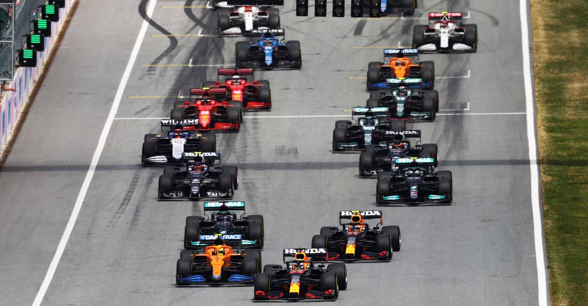 SPIELBERG, AUSTRIA - JULY 04: Max Verstappen of the Netherlands driving the (33) Red Bull Racing RB16B Honda leads the field into turn one at the start during the F1 Grand Prix of Austria at Red Bull Ring on July 04, 2021 in Spielberg, Austria. (Photo by Clive Rose/Getty Images)