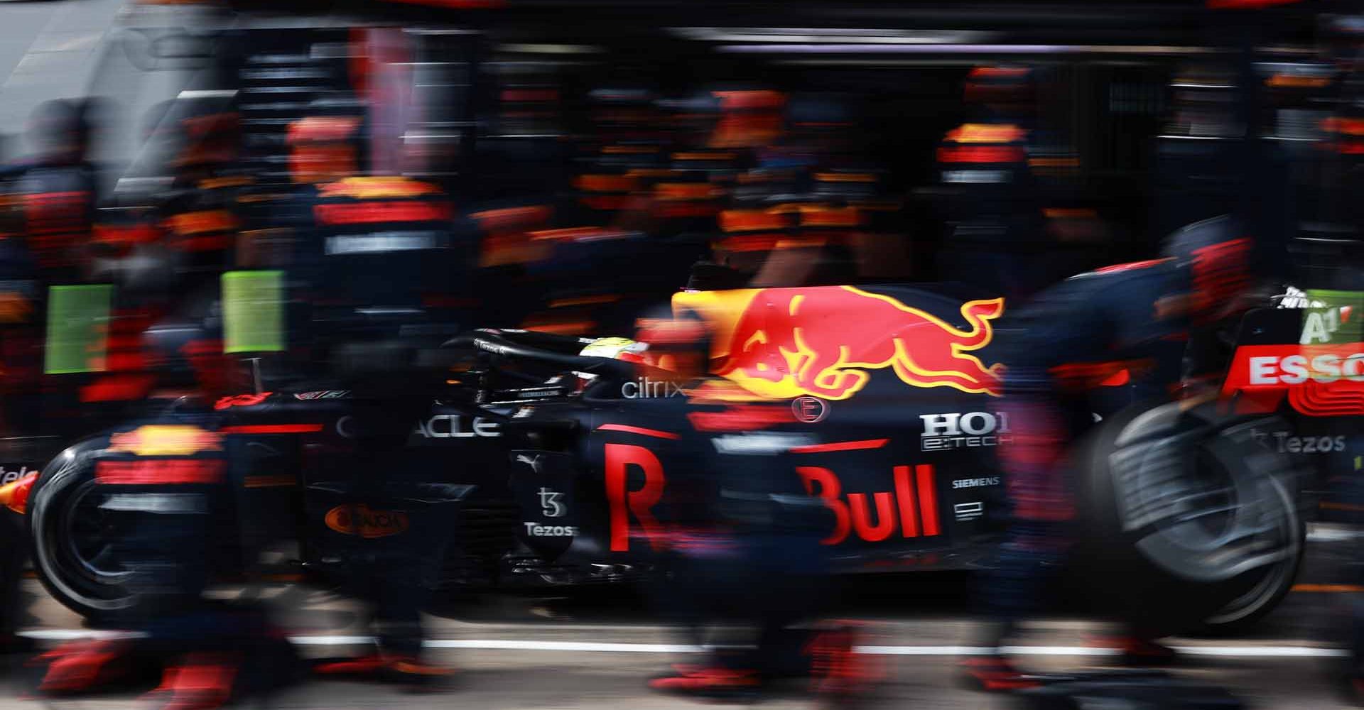 SPIELBERG, AUSTRIA - JULY 04: Max Verstappen of the Netherlands driving the (33) Red Bull Racing RB16B Honda makes a pitstop during the F1 Grand Prix of Austria at Red Bull Ring on July 04, 2021 in Spielberg, Austria. (Photo by Mark Thompson/Getty Images)