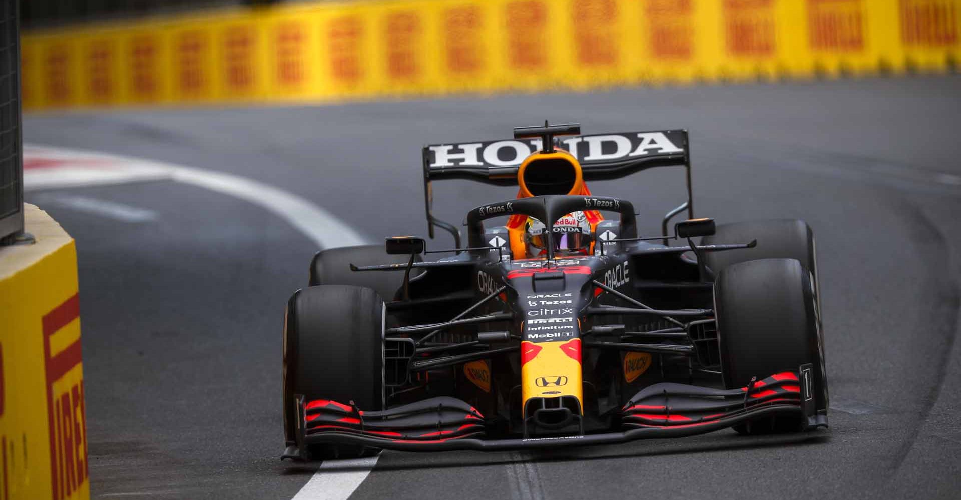 BAKU CITY CIRCUIT, AZERBAIJAN - JUNE 06: Max Verstappen, Red Bull Racing RB16B during the Azerbaijan GP at Baku City Circuit on Sunday June 06, 2021 in Baku, Azerbaijan. (Photo by Charles Coates / LAT Images)