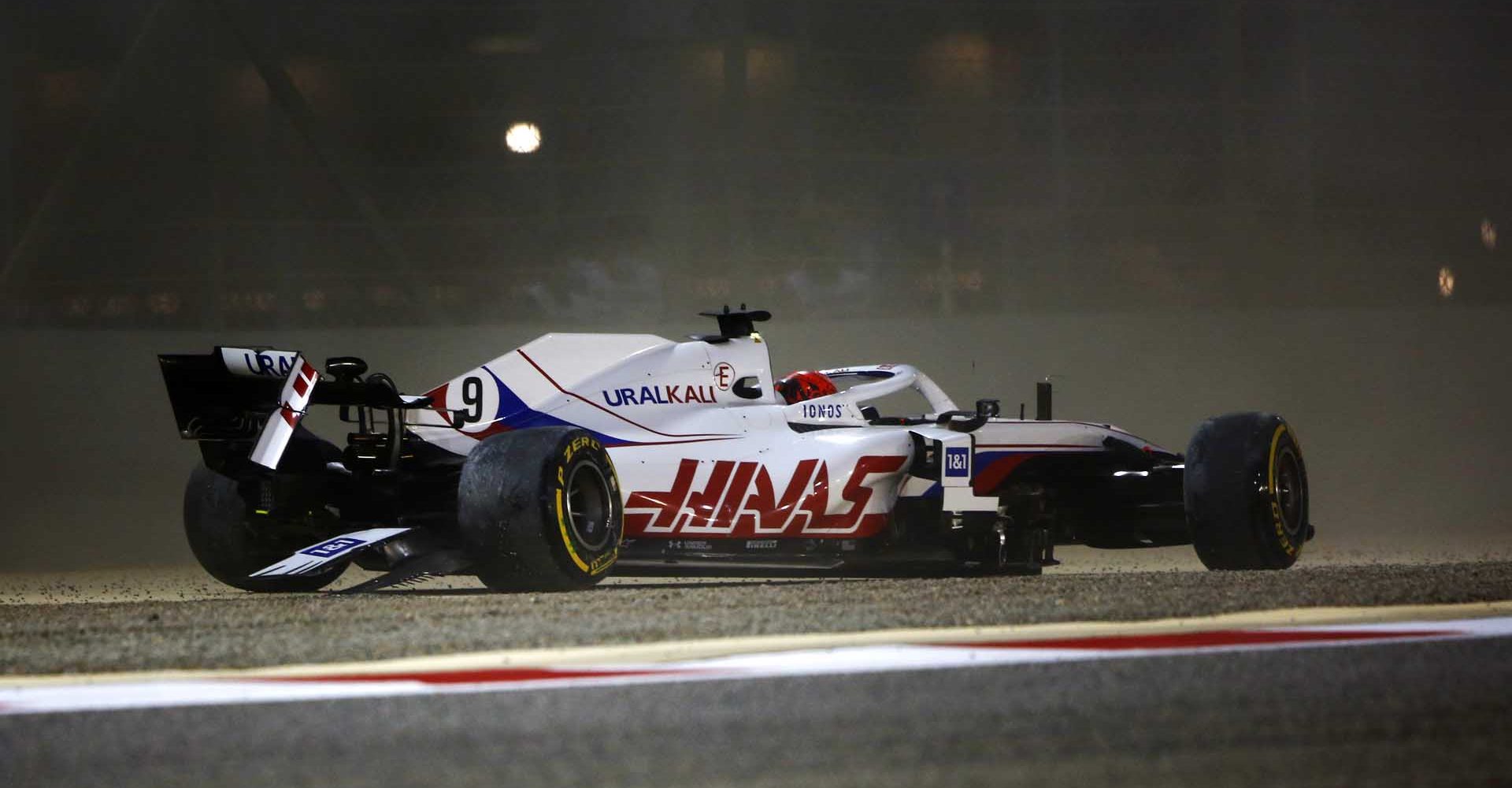 BAHRAIN INTERNATIONAL CIRCUIT, BAHRAIN - MARCH 28: Nikita Mazepin, Haas VF-21, crashes out on the opening lap during the Bahrain GP at Bahrain International Circuit on Sunday March 28, 2021 in Sakhir, Bahrain. (Photo by Andy Hone / LAT Images)