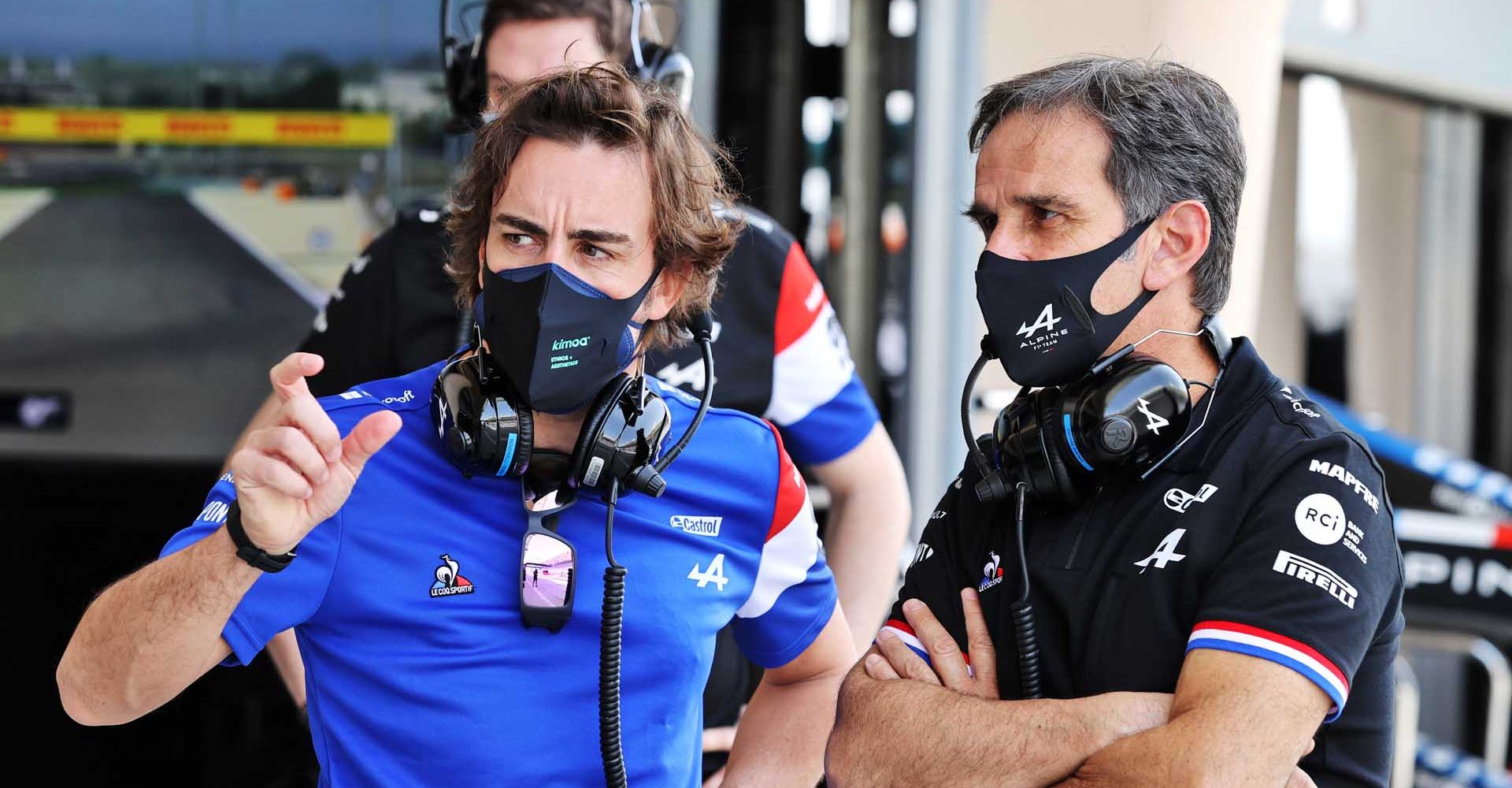 (L to R): Fernando Alonso (ESP) Alpine F1 Team with Davide Brivio (ITA) Alpine F1 Team Racing Director.
Formula One Testing, Friday 12th March 2021. Sakhir, Bahrain.