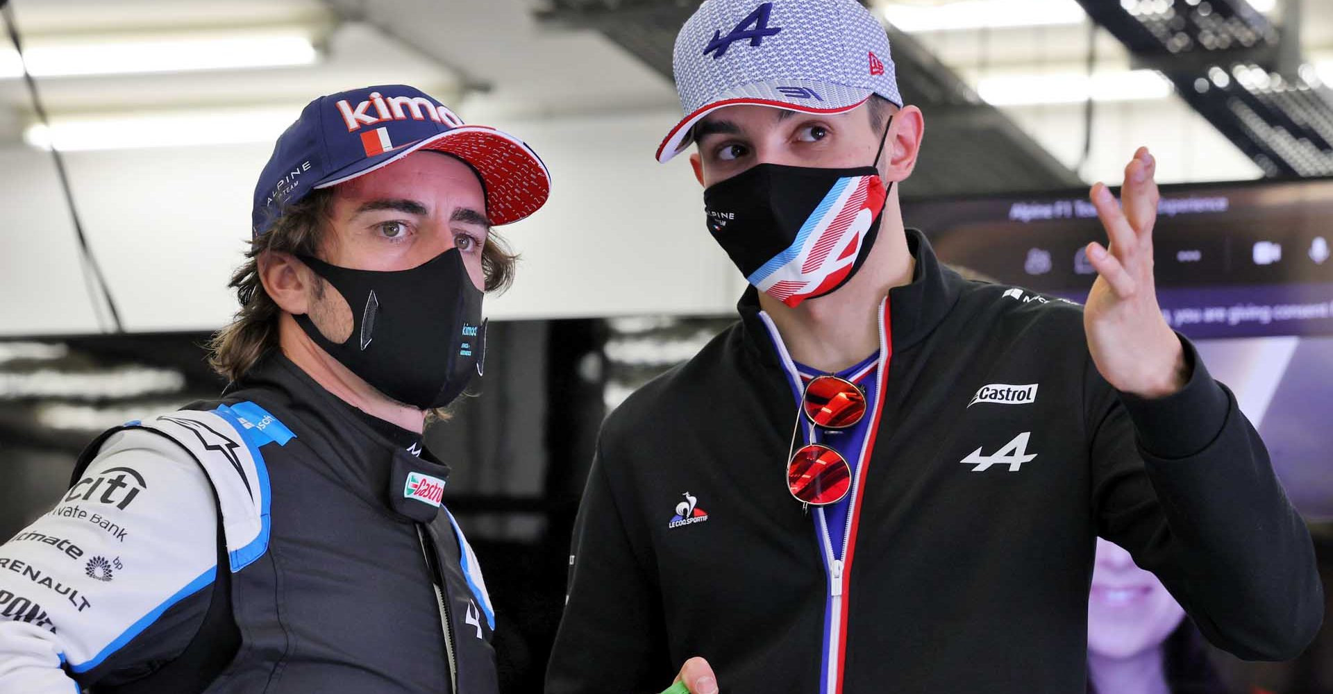 (L to R): Fernando Alonso (ESP) Alpine F1 Team and Esteban Ocon (FRA) Alpine F1 Team.
Formula One Testing, Sunday 14th March 2021. Sakhir, Bahrain.