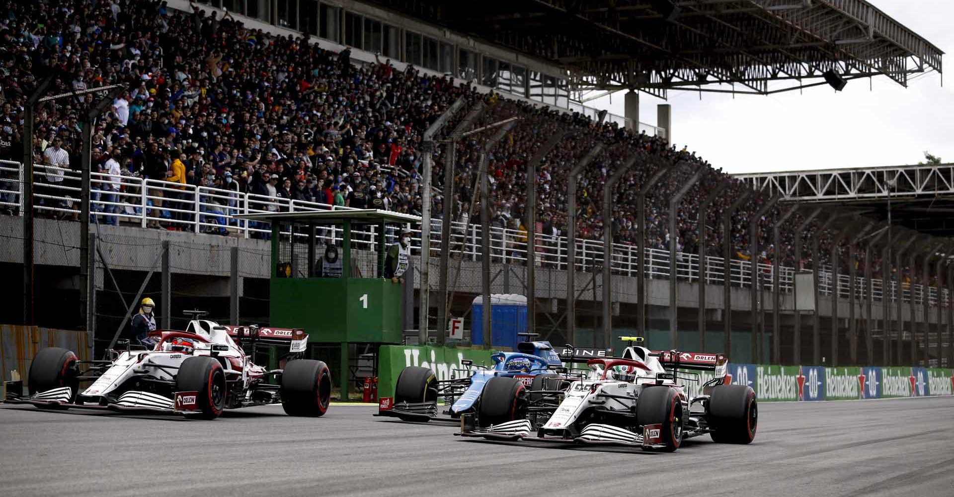 99 GIOVINAZZI Antonio (ita), Alfa Romeo Racing ORLEN C41, 07 RAIKKONEN Kimi (fin), Alfa Romeo Racing ORLEN C41, action during the Formula 1 Heineken Grande Premio De Sao Paulo 2021, Sao Paulo Grand Prix, 19th round of the 2021 FIA Formula One World Championship from November 12 to 14, 2021 on the Interlagos Circuit, in Sao Paulo, Brazil - Photo DPPI