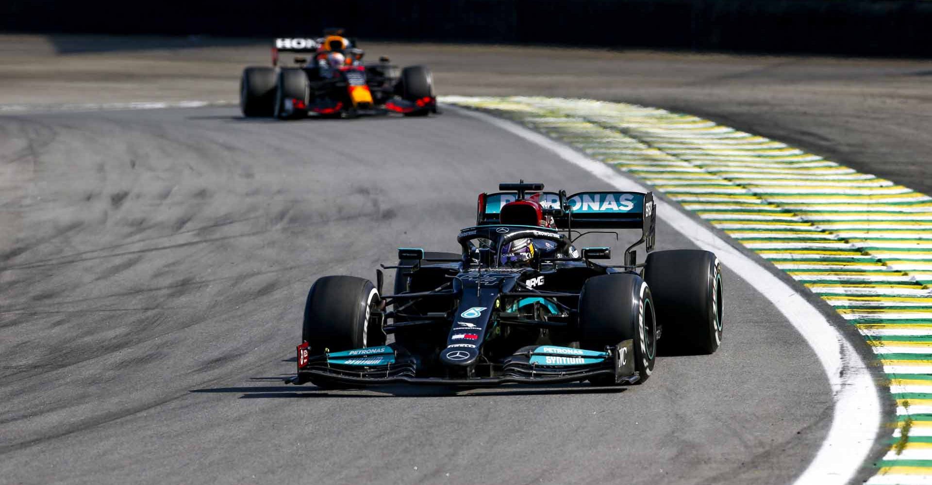 2021 Sao Paulo Grand Prix, Sunday - Jiri Krenek Lewis Hamilton followed by Max Verstappen