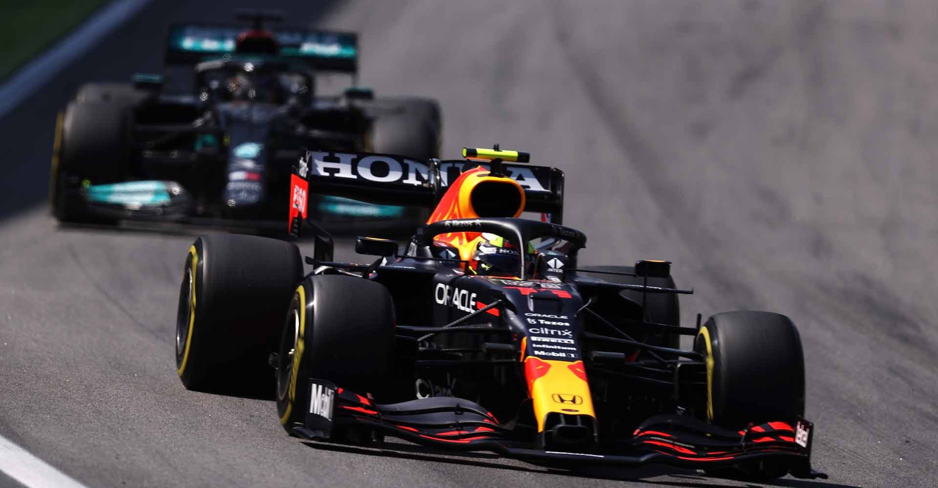 SAO PAULO, BRAZIL - NOVEMBER 14: Sergio Perez of Mexico driving the (11) Red Bull Racing RB16B Honda leads Lewis Hamilton of Great Britain driving the (44) Mercedes AMG Petronas F1 Team Mercedes W12 during the F1 Grand Prix of Brazil at Autodromo Jose Carlos Pace on November 14, 2021 in Sao Paulo, Brazil. (Photo by Lars Baron/Getty Images)