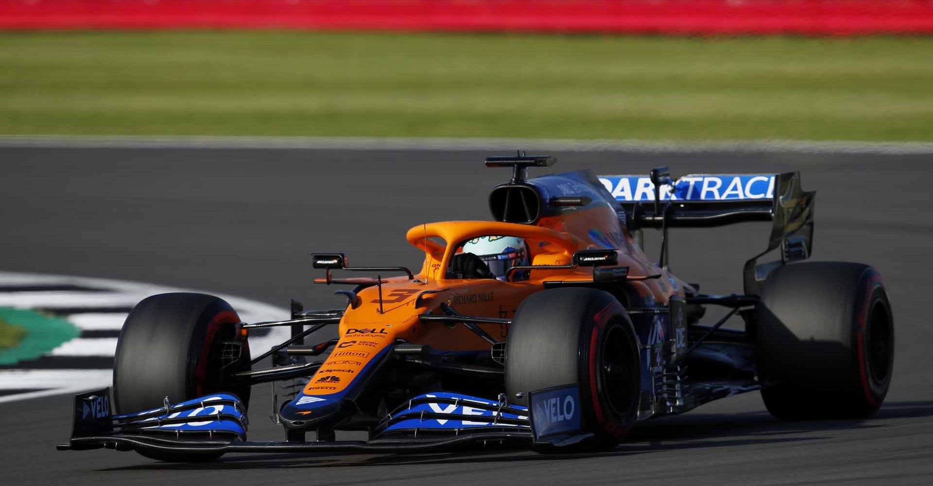 Daniel Ricciardo, McLaren MCL35M, in a corner