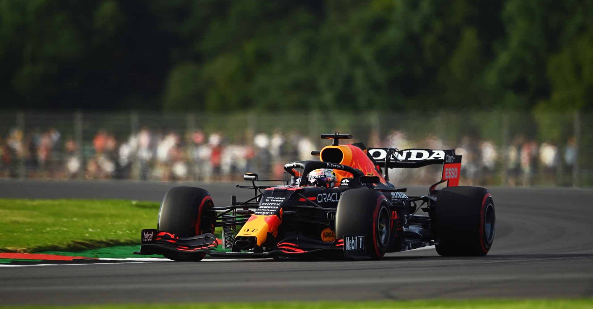 NORTHAMPTON, ENGLAND - JULY 16: Max Verstappen of the Netherlands driving the (33) Red Bull Racing RB16B Honda during qualifying ahead of the F1 Grand Prix of Great Britain at Silverstone on July 16, 2021 in Northampton, England. (Photo by Michael Regan/Getty Images)