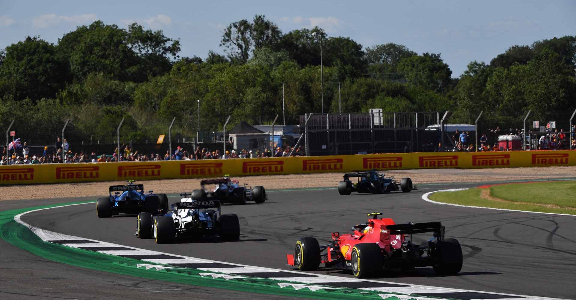 SILVERSTONE CIRCUIT, UNITED KINGDOM - JULY 17: Nicholas Latifi, Williams FW43B, leads Yuki Tsunoda, AlphaTauri AT02, and Carlos Sainz, Ferrari SF21 during the British GP at Silverstone Circuit on Saturday July 17, 2021 in Northamptonshire, United Kingdom. (Photo by Mark Sutton / LAT Images)