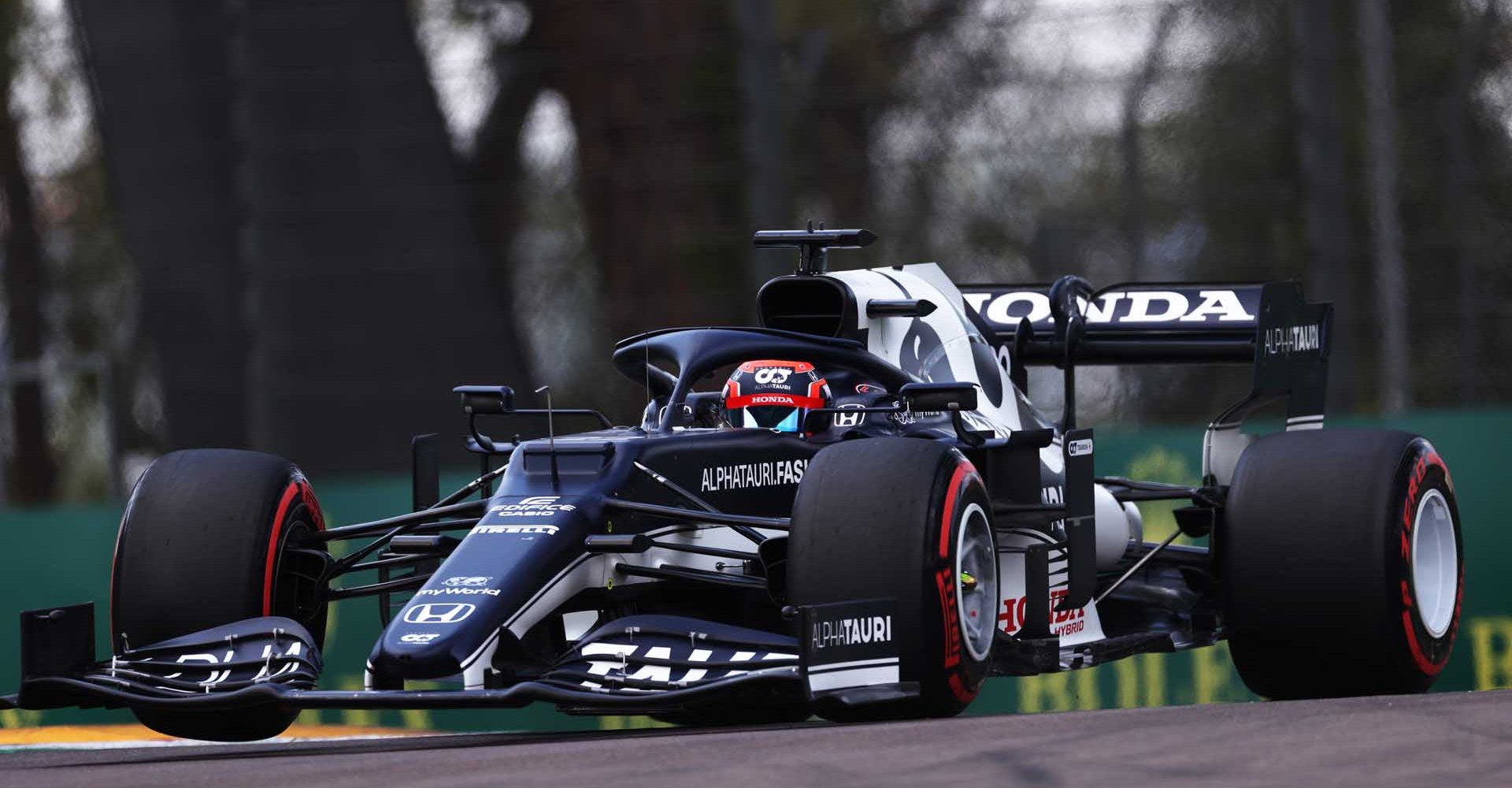 IMOLA, ITALY - APRIL 17: Yuki Tsunoda of Japan driving the (22) Scuderia AlphaTauri AT02 Honda during qualifying ahead of the F1 Grand Prix of Emilia Romagna at Autodromo Enzo e Dino Ferrari on April 17, 2021 in Imola, Italy. (Photo by Lars Baron/Getty Images)