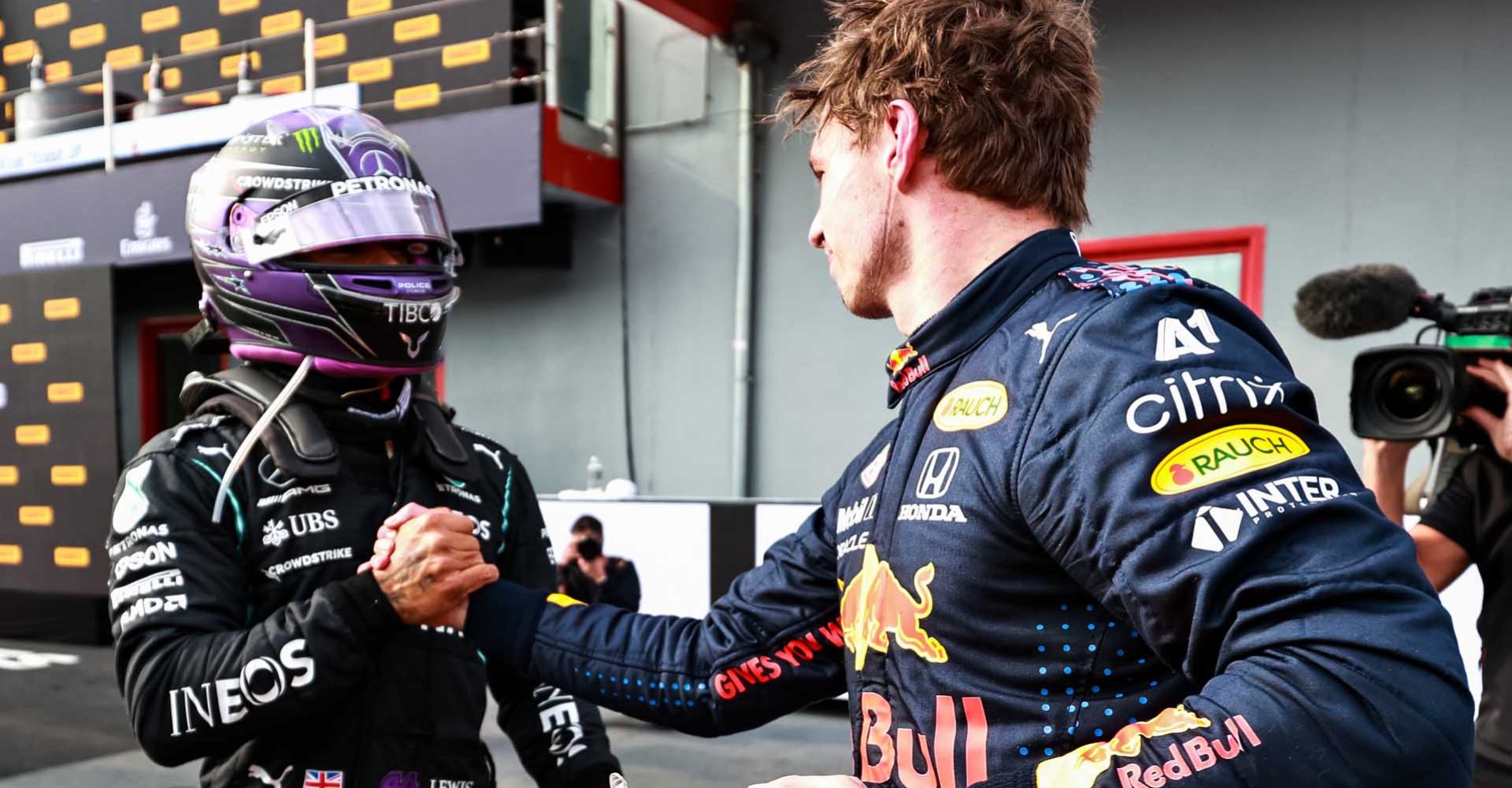 IMOLA, ITALY - APRIL 18: Race winner Max Verstappen of Netherlands and Red Bull Racing and second placed Lewis Hamilton of Great Britain and Mercedes GP shake hands in parc ferme during the F1 Grand Prix of Emilia Romagna at Autodromo Enzo e Dino Ferrari on April 18, 2021 in Imola, Italy. (Photo by Mark Thompson/Getty Images)