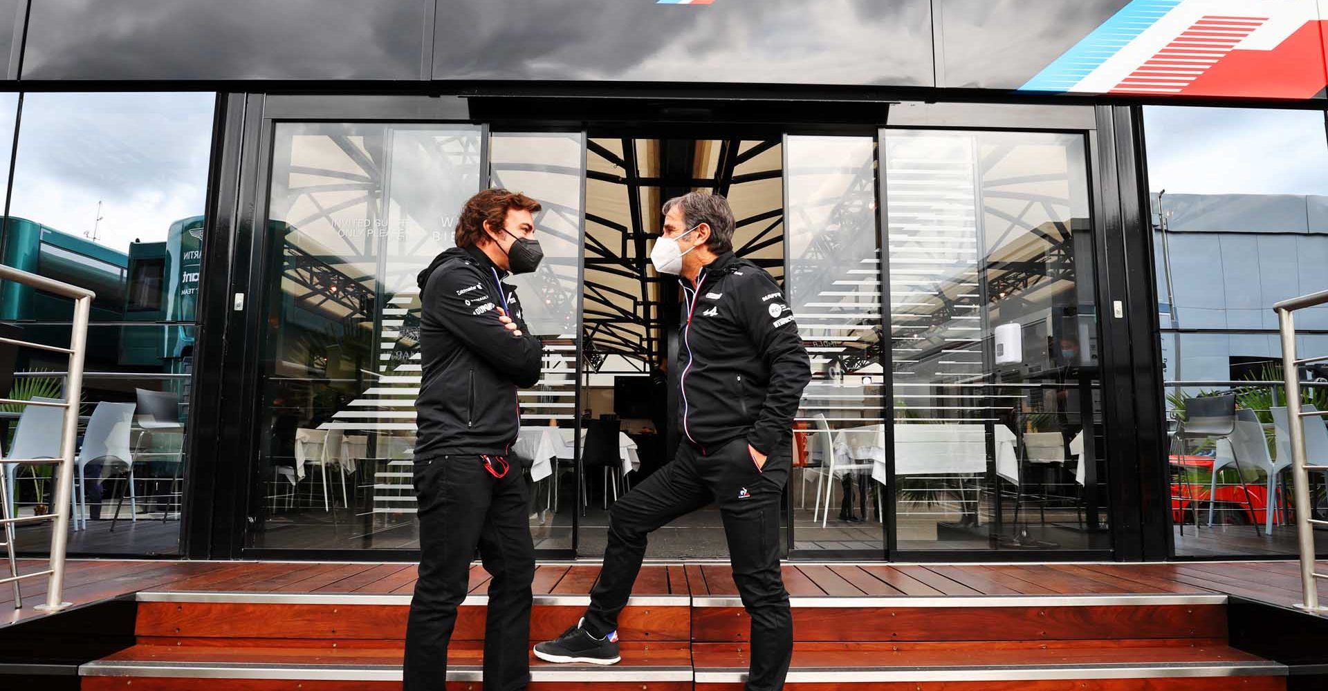 (L to R): Fernando Alonso (ESP) Alpine F1 Team with Davide Brivio (ITA) Alpine F1 Team Racing Director.
Emilia Romagna Grand Prix, Thursday 15th April 2021. Imola, Italy.