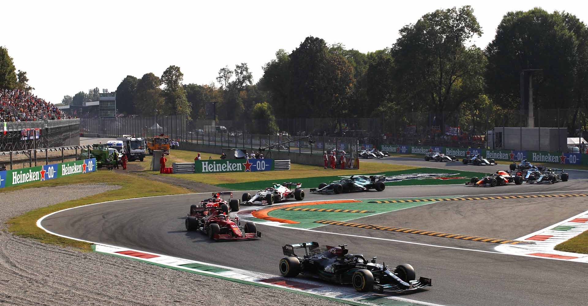 2021 Italian Grand Prix, Saturday - LAT Images Lewis Hamilton Mercedes start