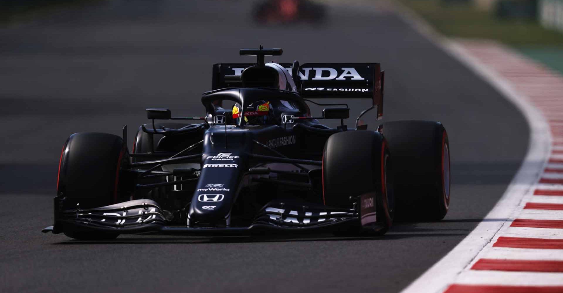 MEXICO CITY, MEXICO - NOVEMBER 06: Yuki Tsunoda of Japan driving the (22) Scuderia AlphaTauri AT02 Honda during qualifying ahead of the F1 Grand Prix of Mexico at Autodromo Hermanos Rodriguez on November 06, 2021 in Mexico City, Mexico. (Photo by Lars Baron/Getty Images)