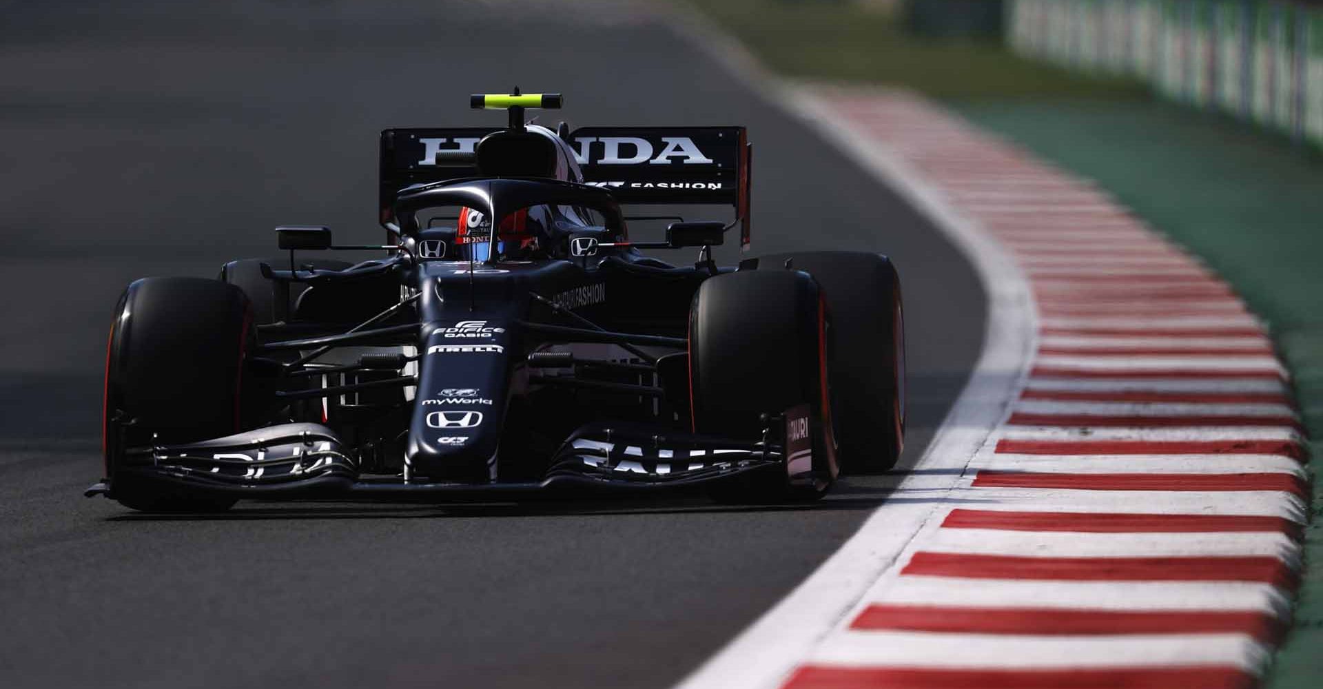 MEXICO CITY, MEXICO - NOVEMBER 06: Pierre Gasly of France driving the (10) Scuderia AlphaTauri AT02 Honda during qualifying ahead of the F1 Grand Prix of Mexico at Autodromo Hermanos Rodriguez on November 06, 2021 in Mexico City, Mexico. (Photo by Lars Baron/Getty Images)