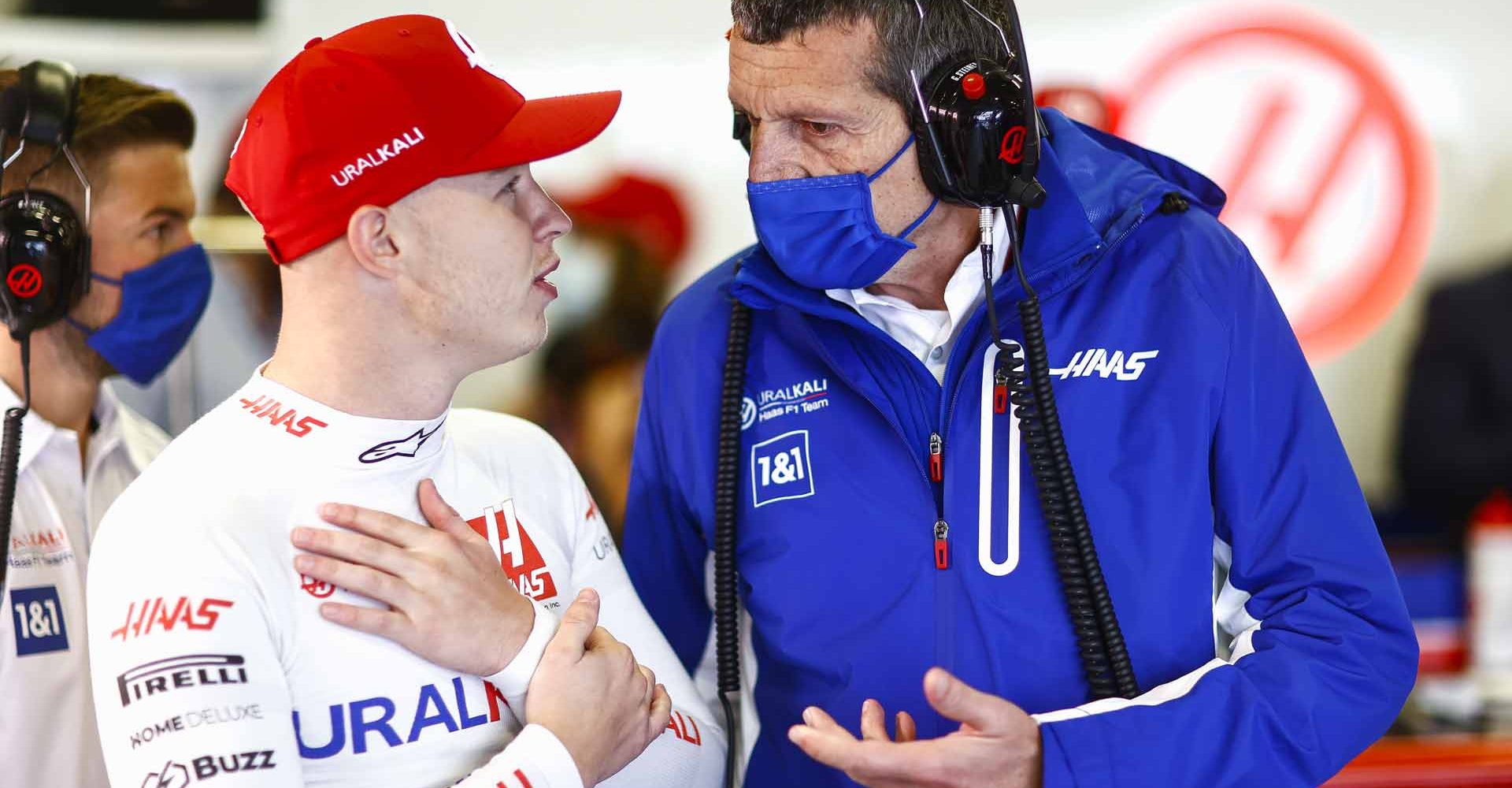 AUTODROMO HERMANOS RODRIGUEZ, MEXICO - NOVEMBER 06: Nikita Mazepin, Haas F1, with Guenther Steiner, Team Principal, Haas F1 during the Mexican GP at Autodromo Hermanos Rodriguez on Saturday November 06, 2021 in Mexico City, Mexico. (Photo by Andy Hone / LAT Images)