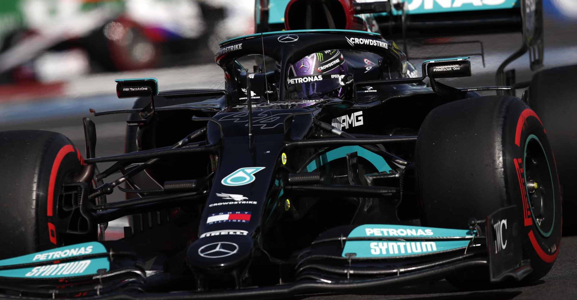 AUTODROMO HERMANOS RODRIGUEZ, MEXICO - NOVEMBER 06: Sir Lewis Hamilton, Mercedes W12 during the Mexican GP at Autodromo Hermanos Rodriguez on Saturday November 06, 2021 in Mexico City, Mexico. (Photo by Charles Coates / LAT Images)