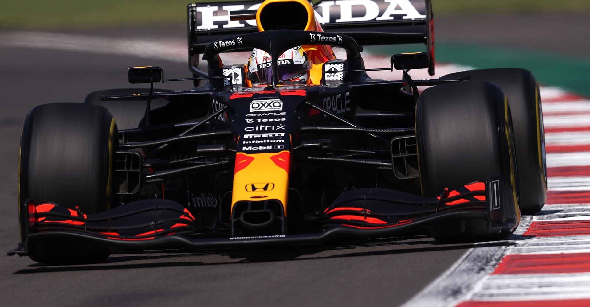 MEXICO CITY, MEXICO - NOVEMBER 07: Max Verstappen of the Netherlands driving the (33) Red Bull Racing RB16B Honda during the F1 Grand Prix of Mexico at Autodromo Hermanos Rodriguez on November 07, 2021 in Mexico City, Mexico. (Photo by Lars Baron/Getty Images)