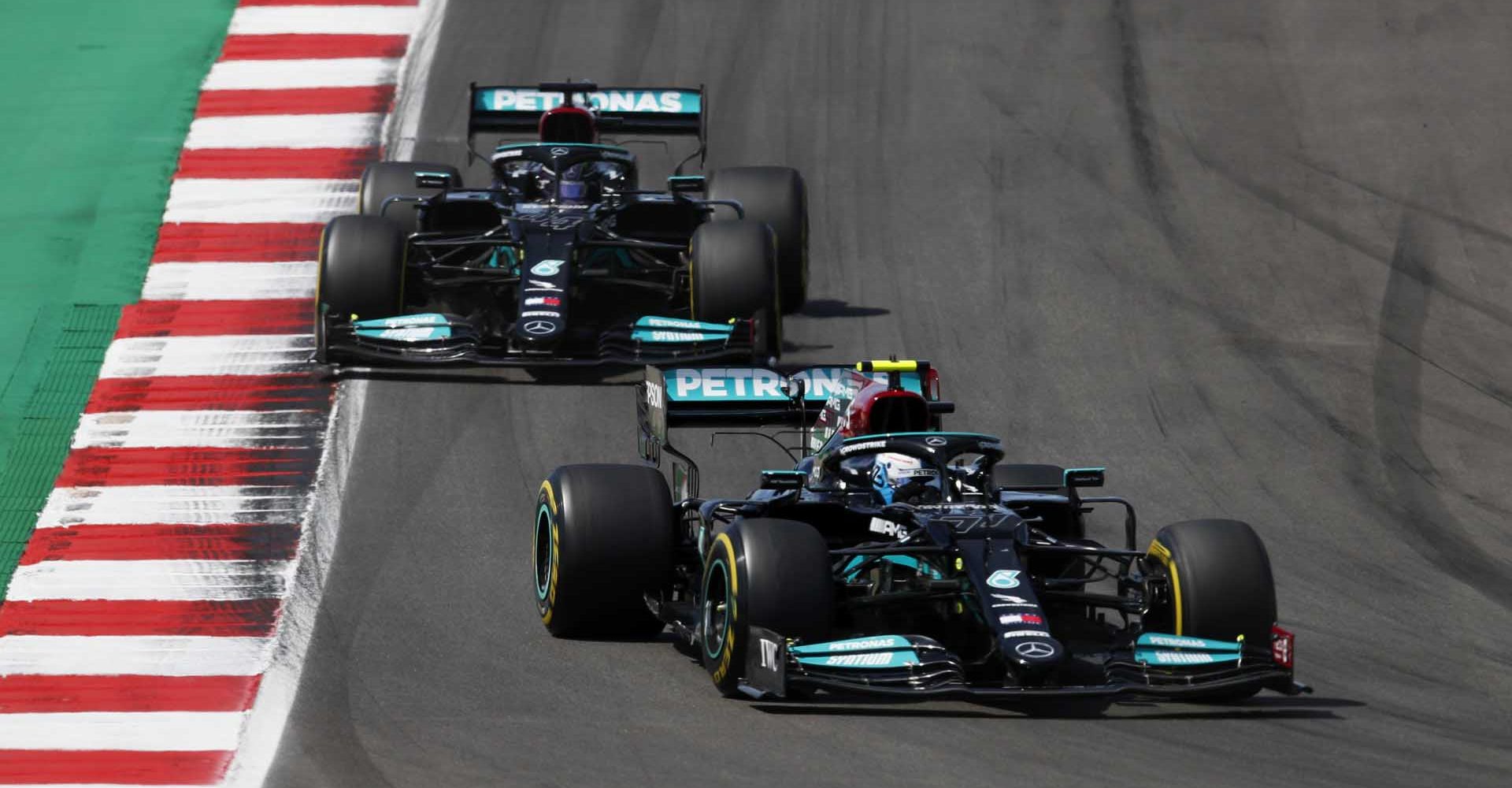 2021 Portuguese Grand Prix, Sunday - LAT Images Valtteri Bottas Lewis Hamilton Mercedes