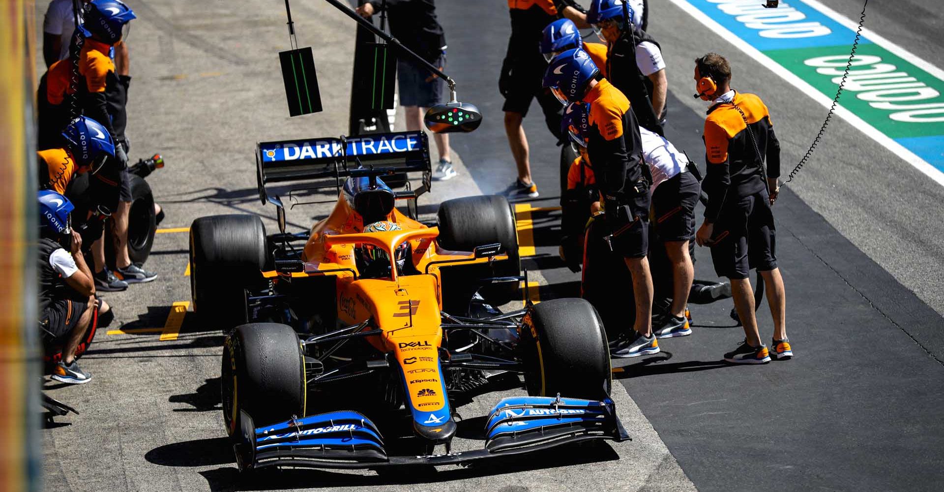 Daniel Ricciardo, McLaren MCL35M, makes a pit stop front on